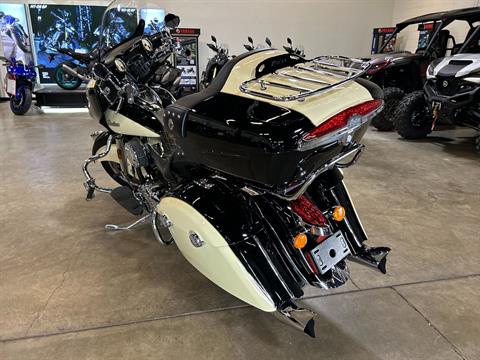 2017 Indian Motorcycle Roadmaster® Icon Series in Eden Prairie, Minnesota - Photo 6