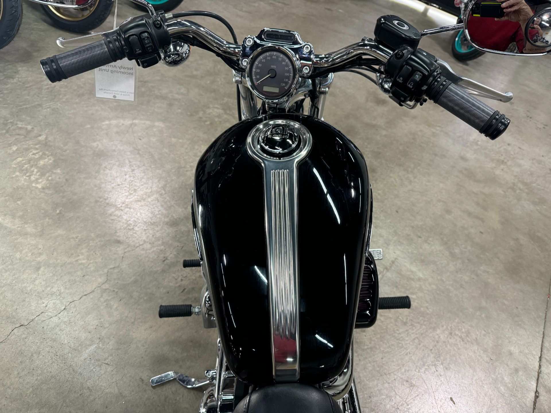 2009 Harley-Davidson Sportster 1200 Custom in Eden Prairie, Minnesota - Photo 11