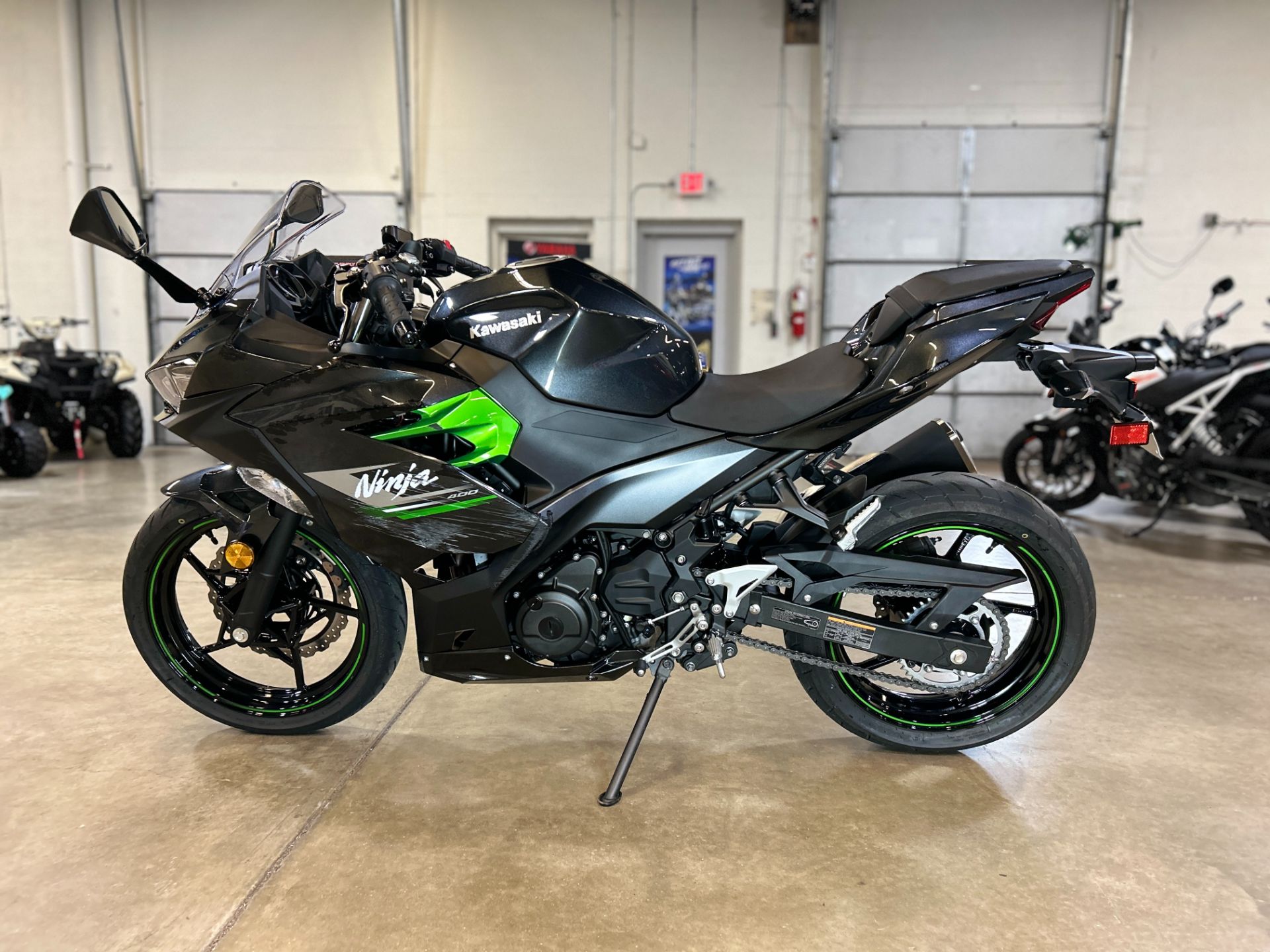 2023 Kawasaki Ninja 400 in Eden Prairie, Minnesota - Photo 5