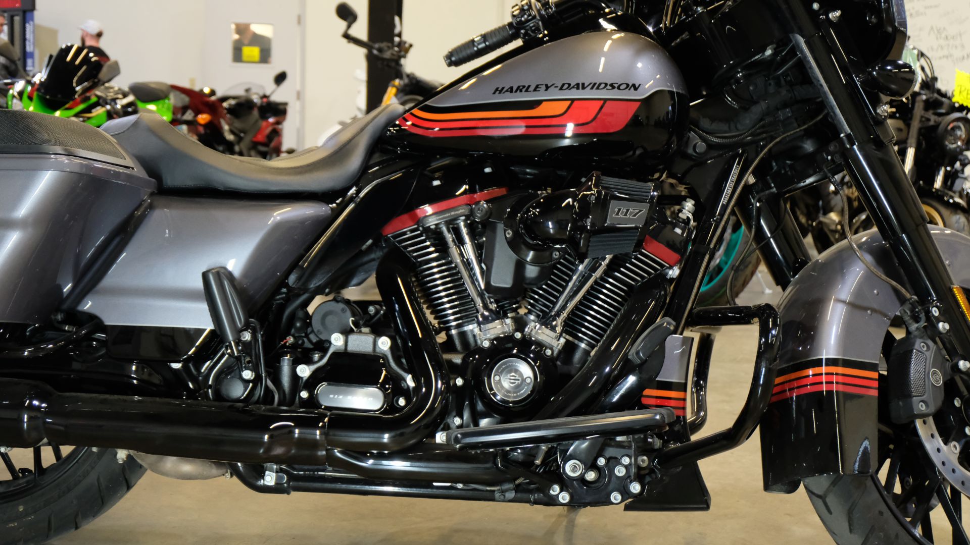 2020 Harley-Davidson CVO™ Street Glide® in Eden Prairie, Minnesota - Photo 7