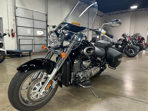 2018 Suzuki Boulevard C90T in Eden Prairie, Minnesota - Photo 4