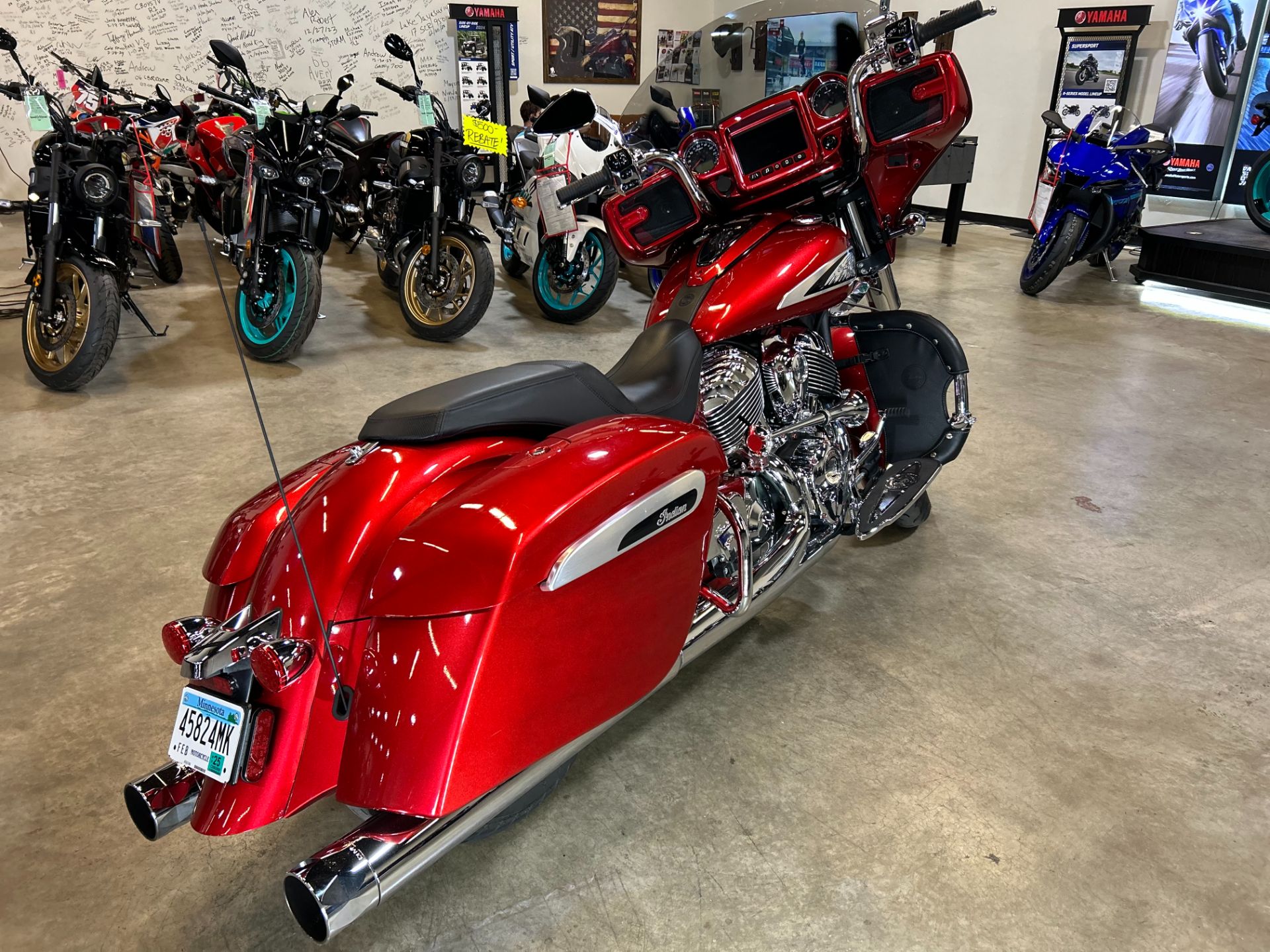 2019 Indian Motorcycle Chieftain® Limited ABS in Eden Prairie, Minnesota - Photo 6