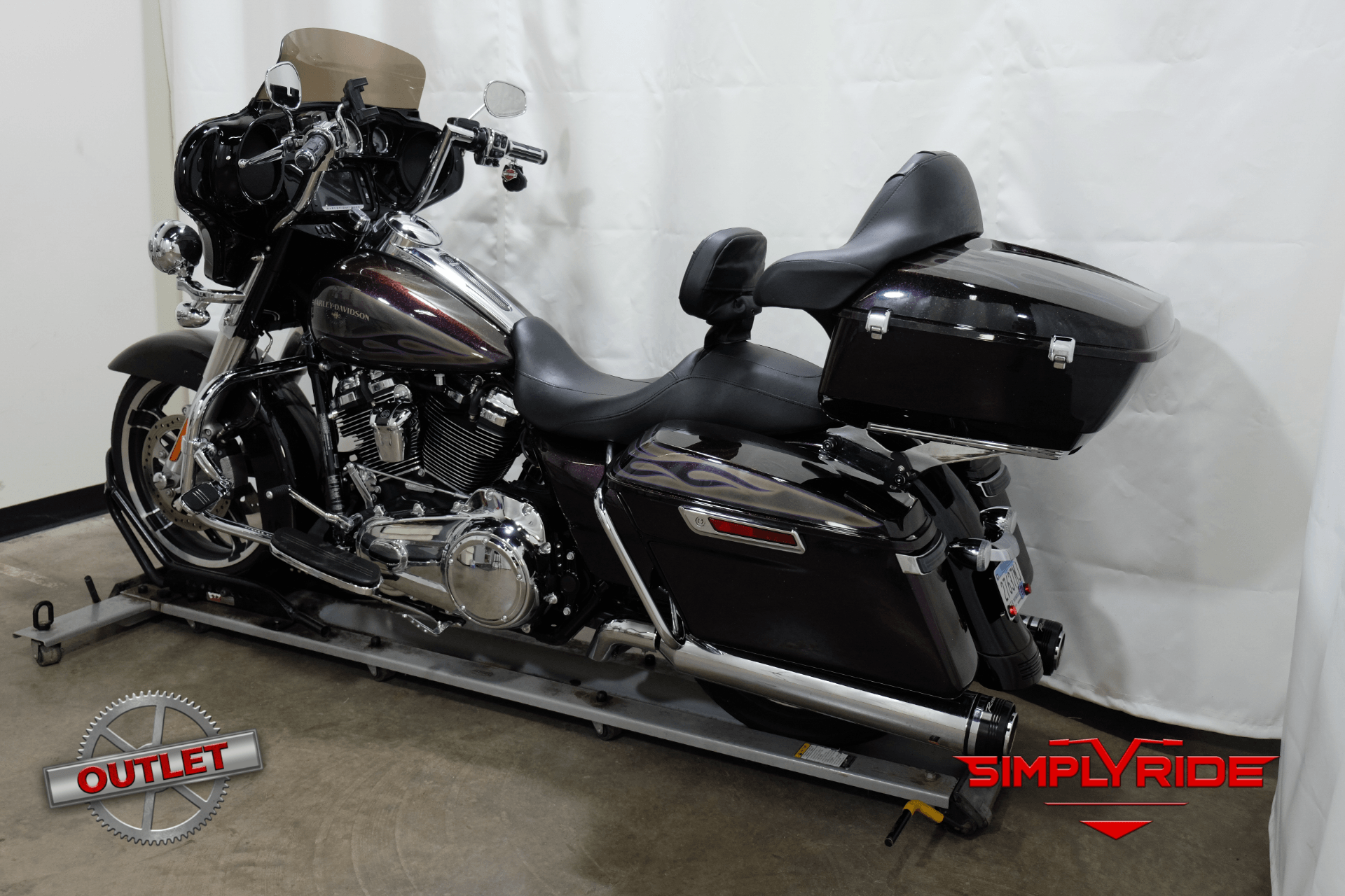 2017 Harley-Davidson Street Glide® Special in Eden Prairie, Minnesota - Photo 6