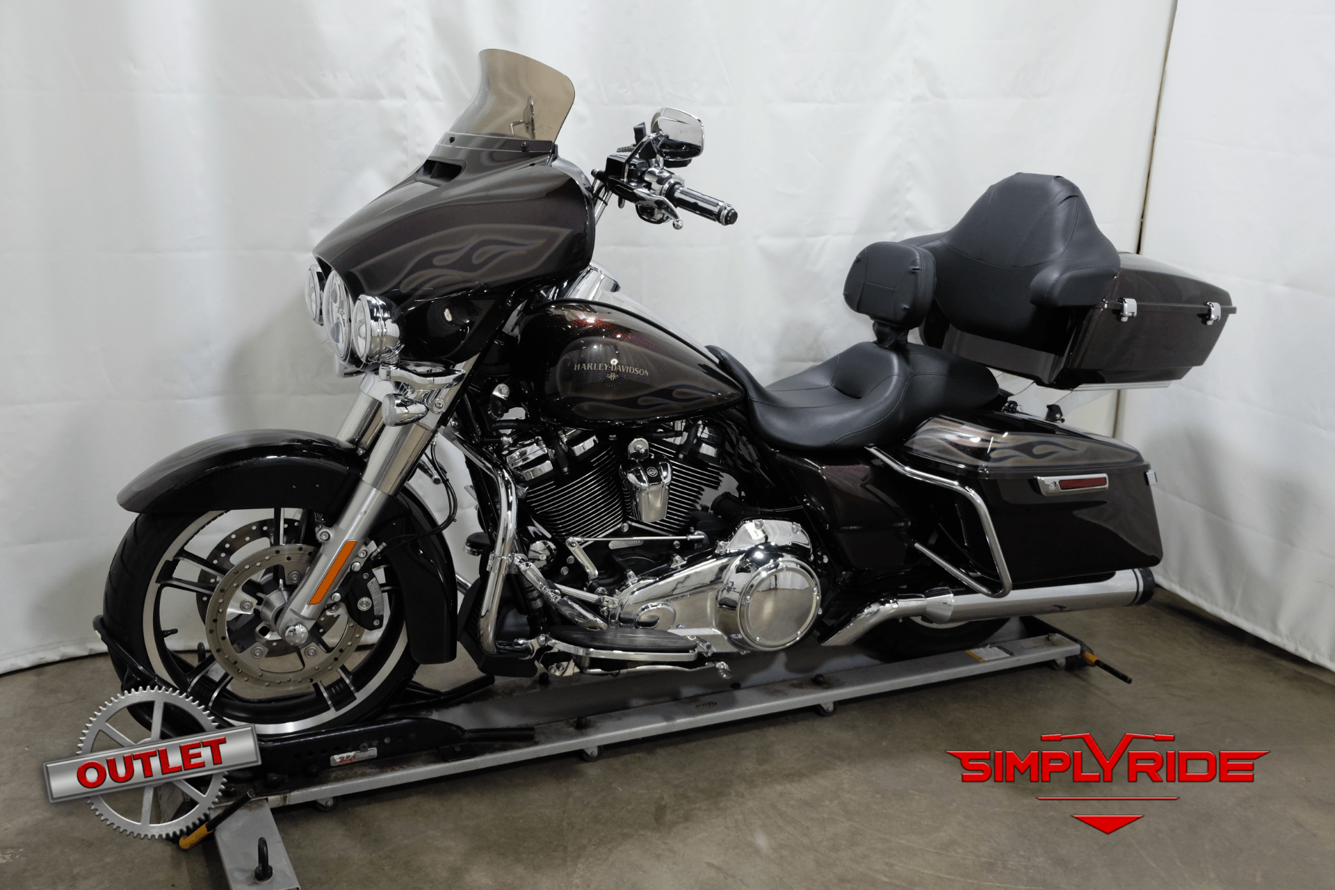 2017 Harley-Davidson Street Glide® Special in Eden Prairie, Minnesota - Photo 4