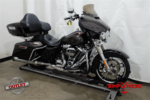 2017 Harley-Davidson Street Glide® Special in Eden Prairie, Minnesota - Photo 2
