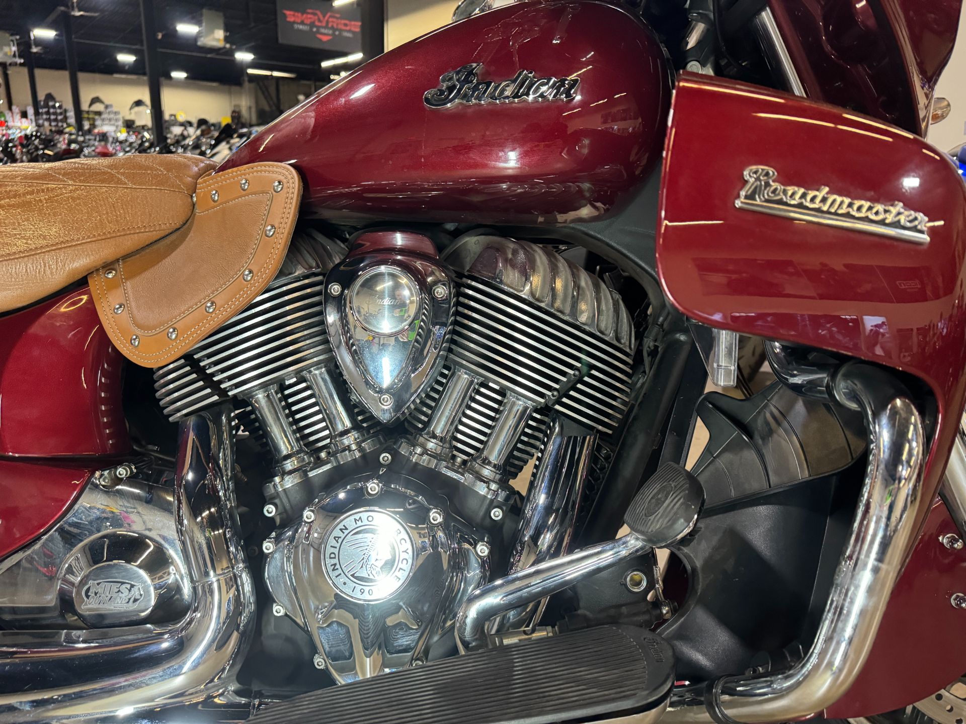 2018 Indian Motorcycle Roadmaster® Classic ABS in Eden Prairie, Minnesota - Photo 2
