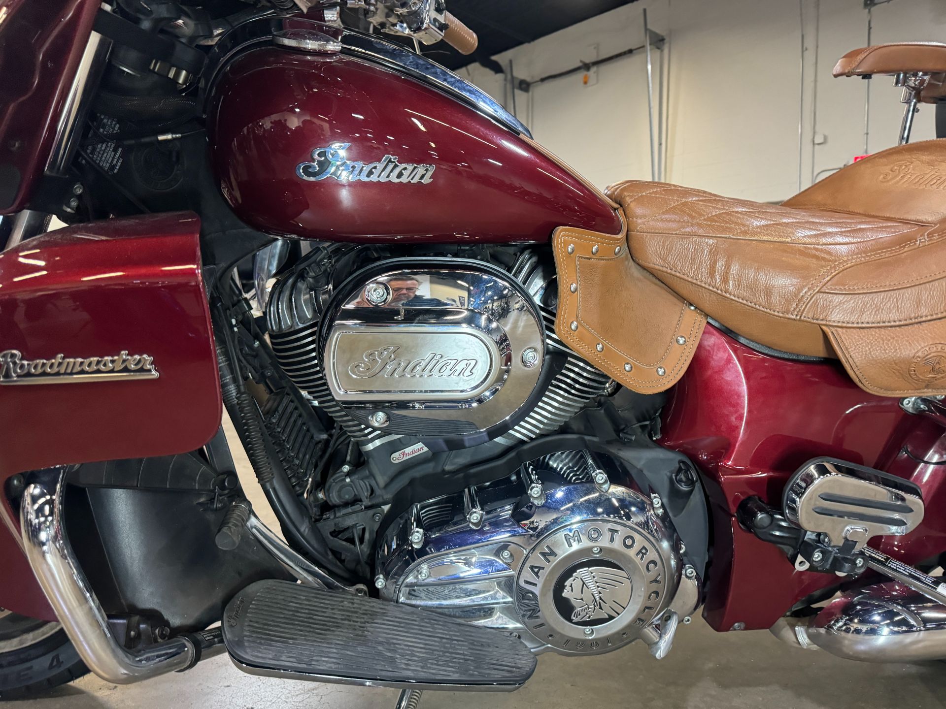 2018 Indian Motorcycle Roadmaster® Classic ABS in Eden Prairie, Minnesota - Photo 6
