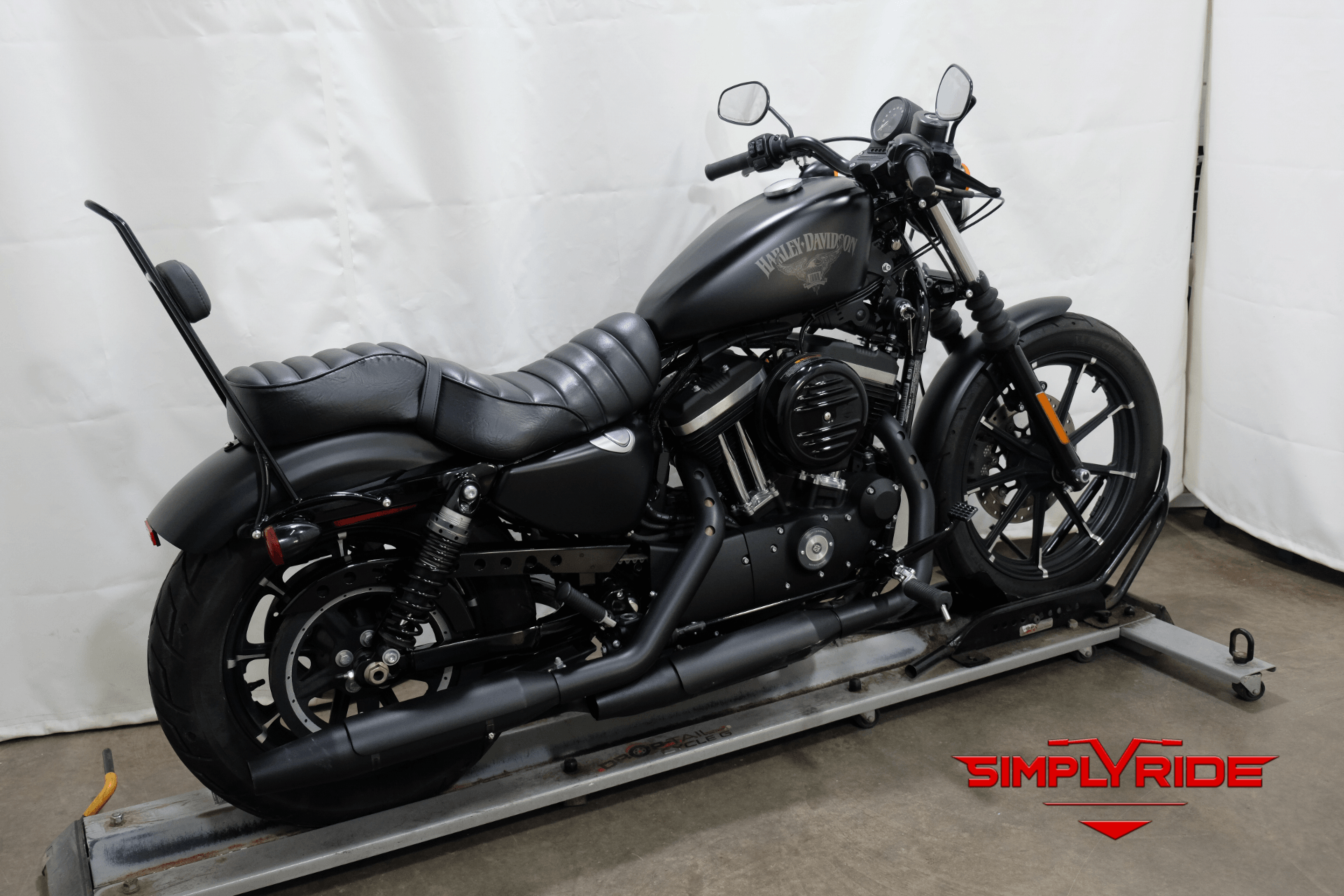 2017 Harley-Davidson Iron 883™ in Eden Prairie, Minnesota - Photo 8