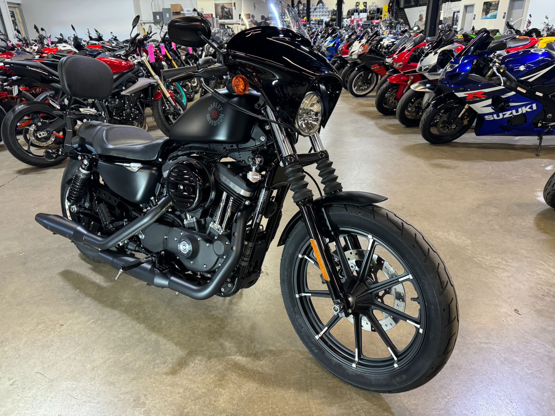 2017 Harley-Davidson Iron 883™ in Eden Prairie, Minnesota - Photo 3