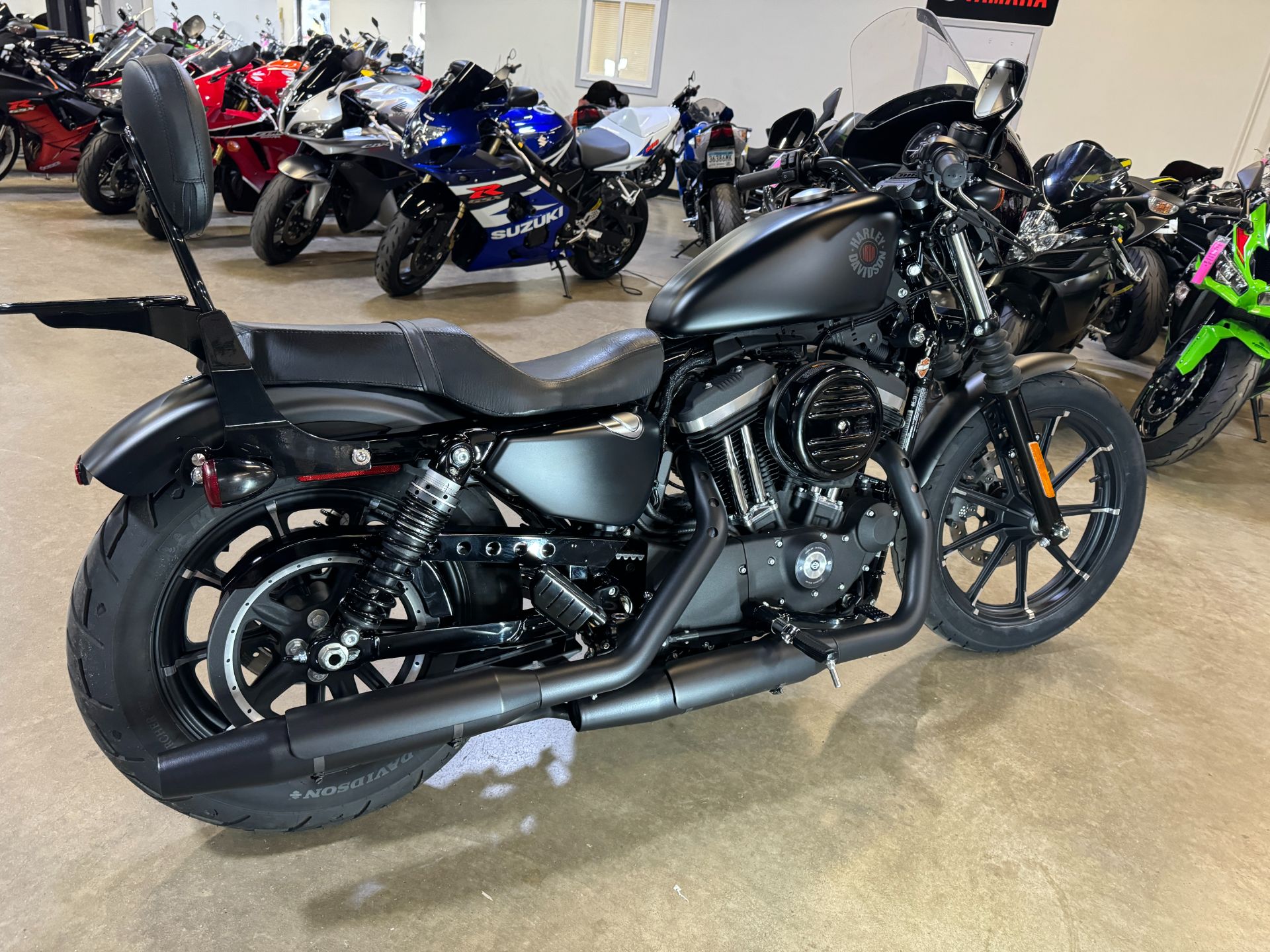 2017 Harley-Davidson Iron 883™ in Eden Prairie, Minnesota - Photo 4