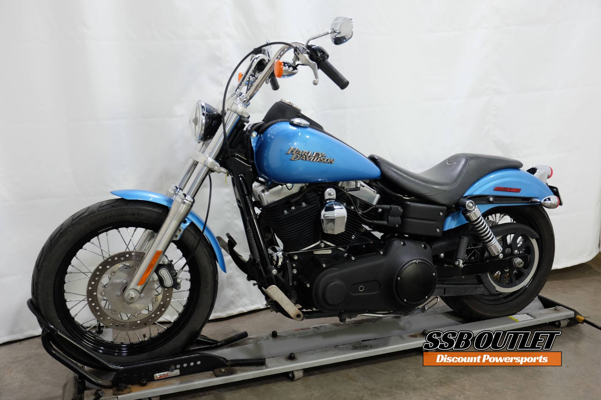 2011 Harley-Davidson Dyna® Street Bob® in Eden Prairie, Minnesota - Photo 3