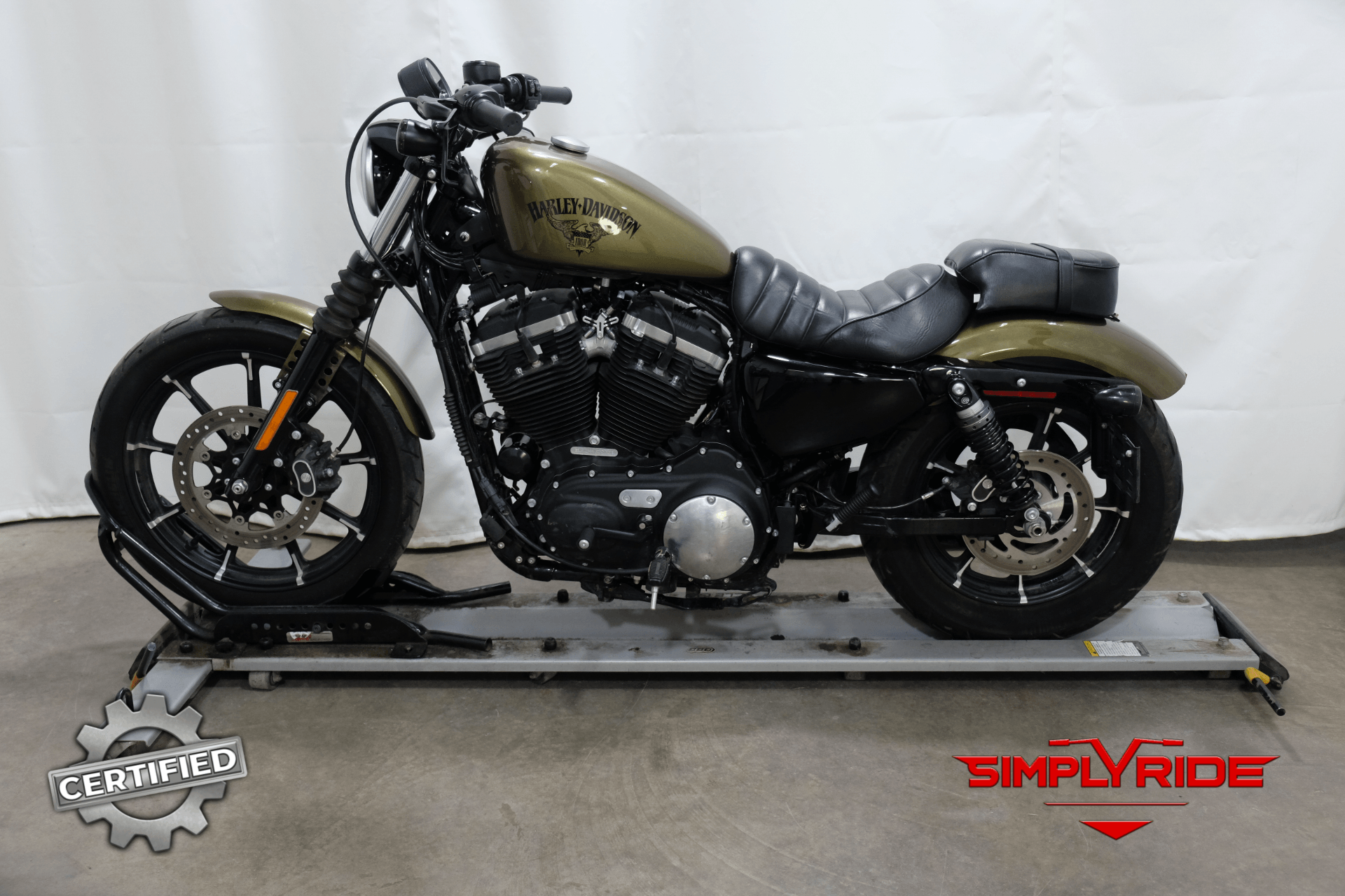 2017 Harley-Davidson Iron 883™ in Eden Prairie, Minnesota - Photo 5