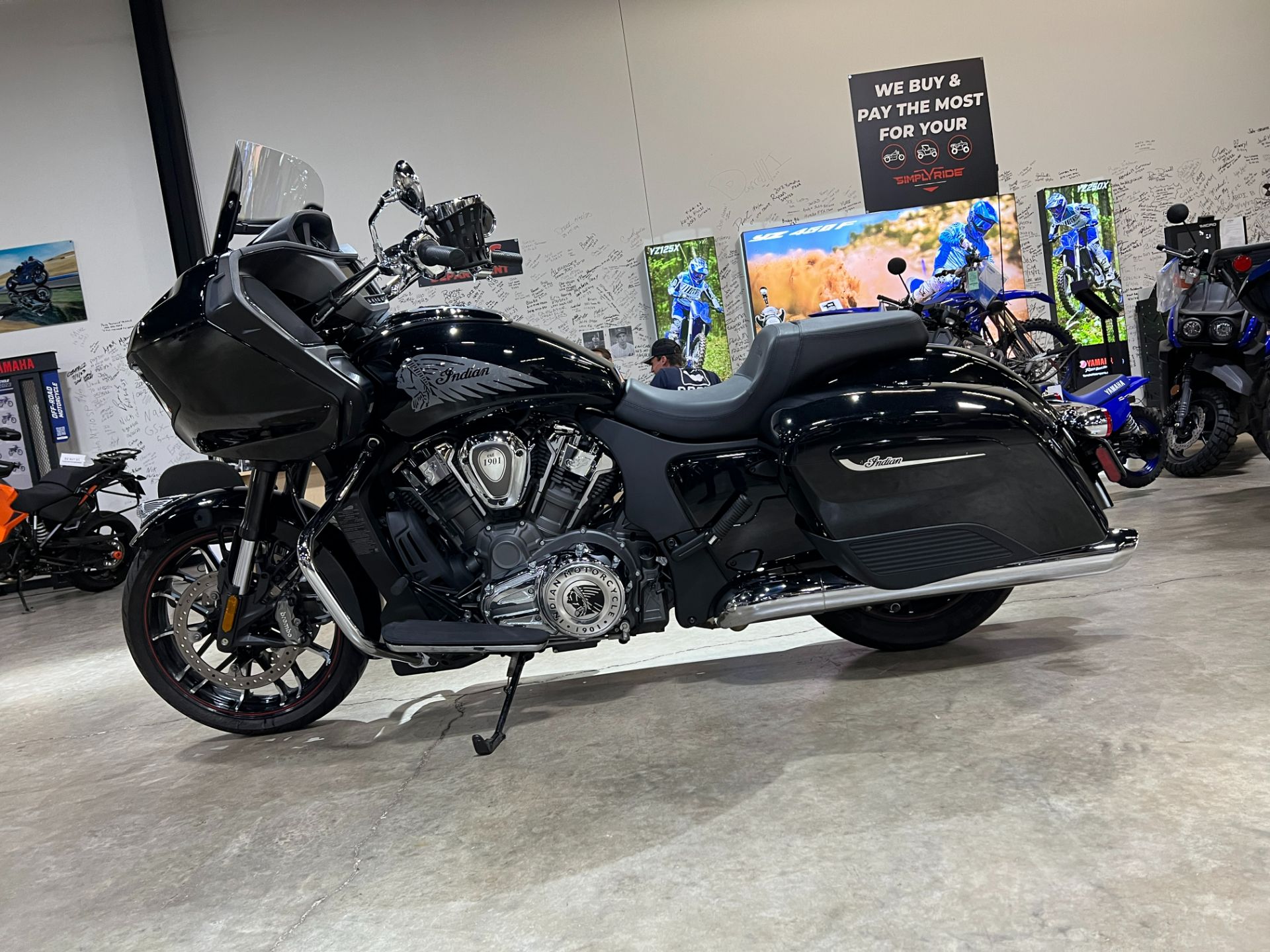 2020 Indian Motorcycle Challenger® Limited in Eden Prairie, Minnesota - Photo 7