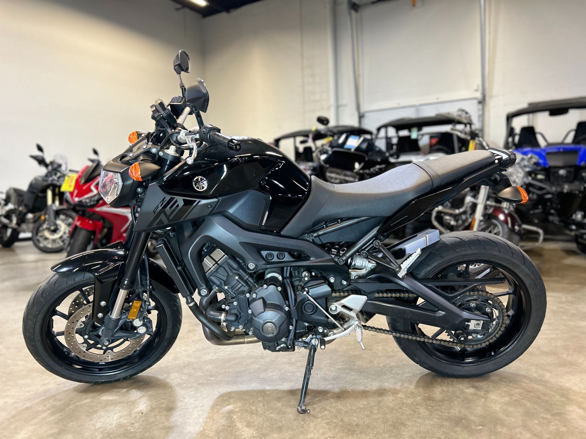 2016 Yamaha FZ-09 in Eden Prairie, Minnesota - Photo 5