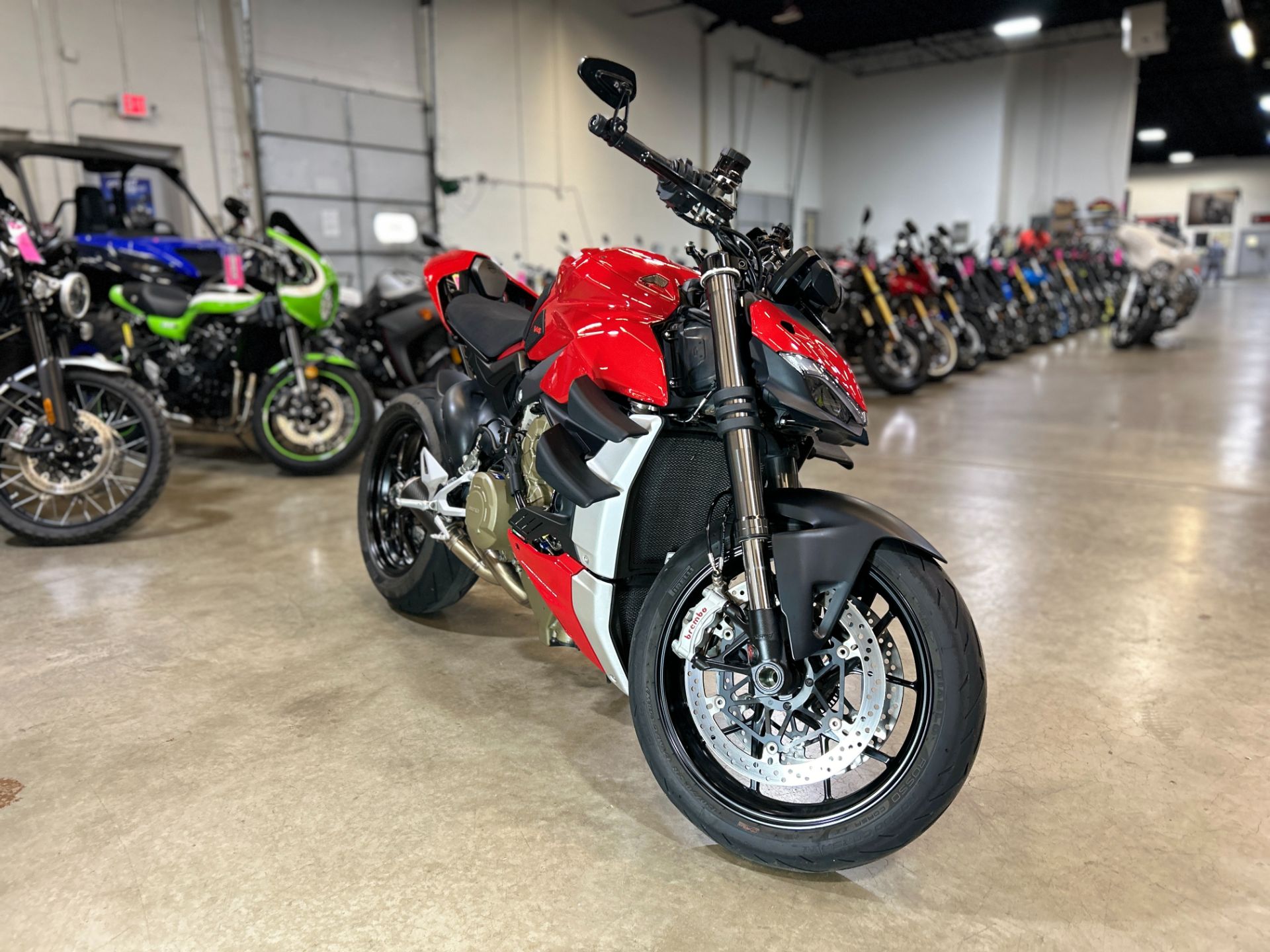 2022 Ducati Streetfighter V4 in Eden Prairie, Minnesota - Photo 2
