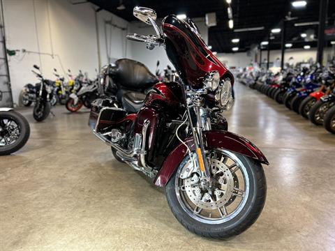 2013 Harley-Davidson CVO™ Ultra Classic® Electra Glide® in Eden Prairie, Minnesota - Photo 2