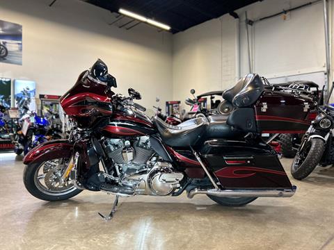 2013 Harley-Davidson CVO™ Ultra Classic® Electra Glide® in Eden Prairie, Minnesota - Photo 5