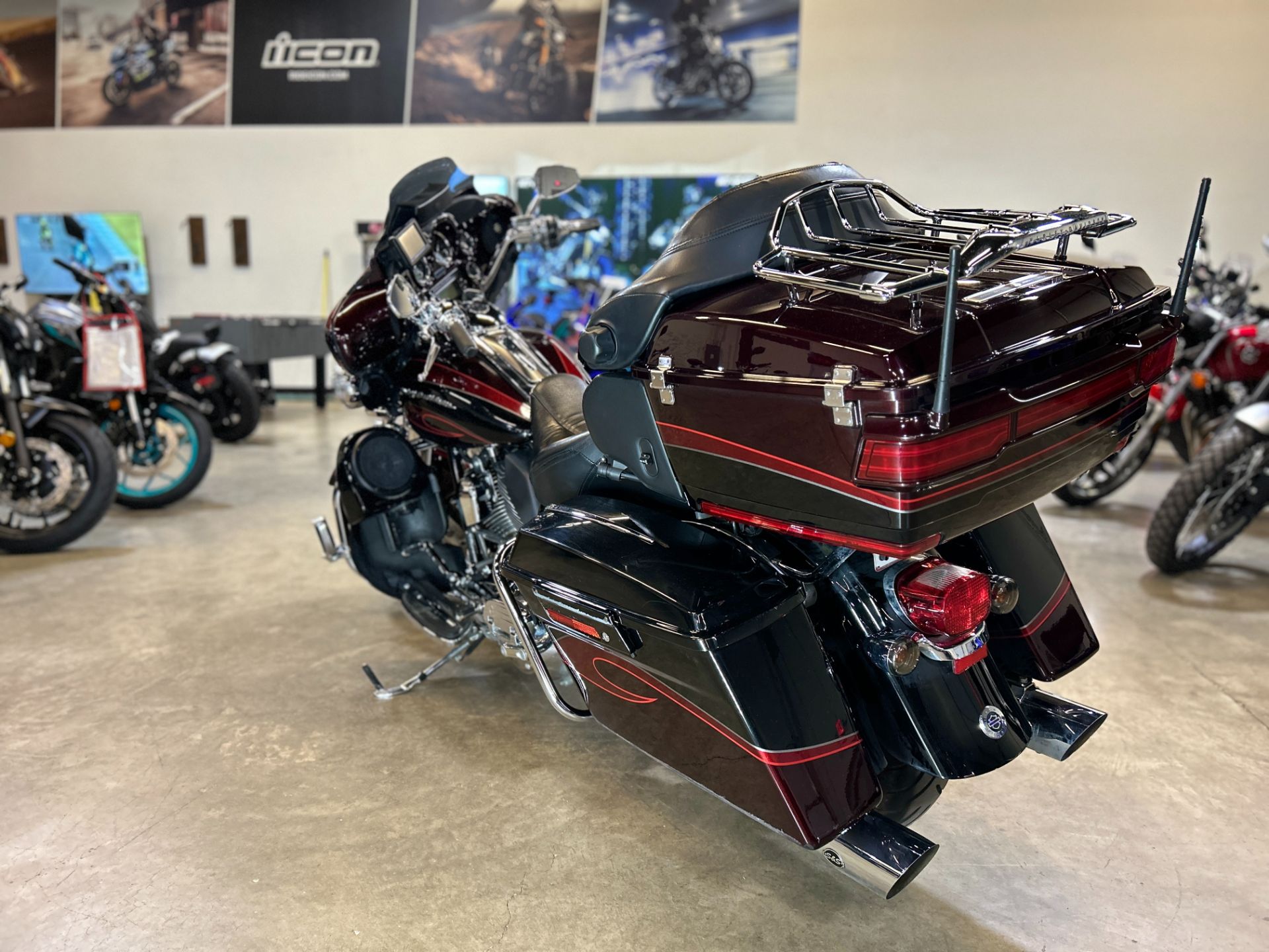 2013 Harley-Davidson CVO™ Ultra Classic® Electra Glide® in Eden Prairie, Minnesota - Photo 6