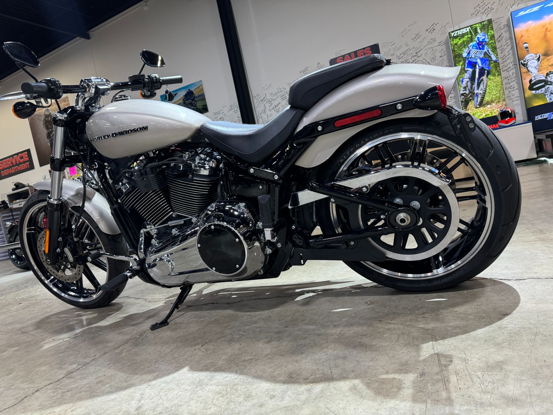 2018 Harley-Davidson Breakout® 107 in Eden Prairie, Minnesota - Photo 4