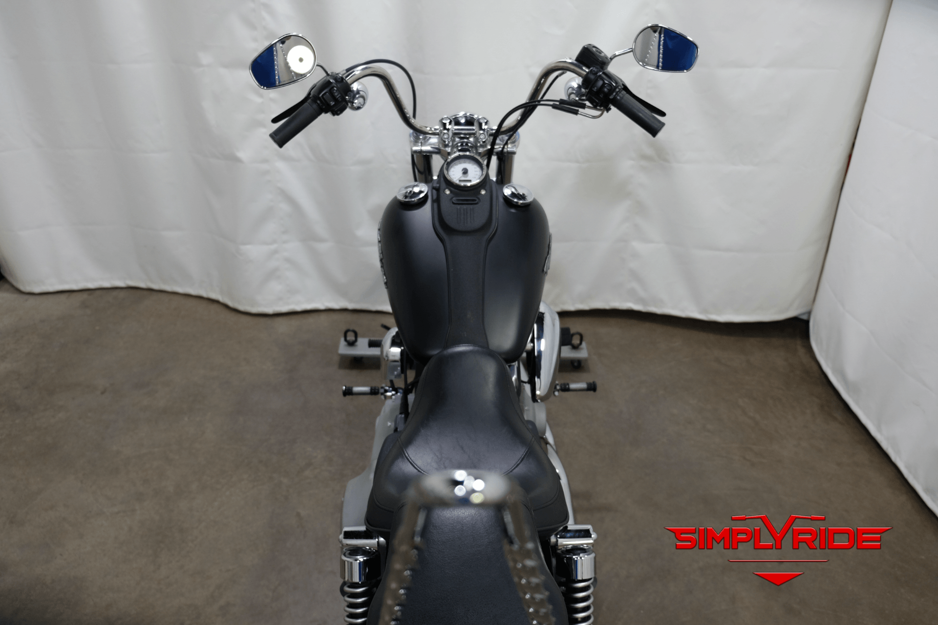 2009 Harley-Davidson Dyna® Street Bob® in Eden Prairie, Minnesota - Photo 15