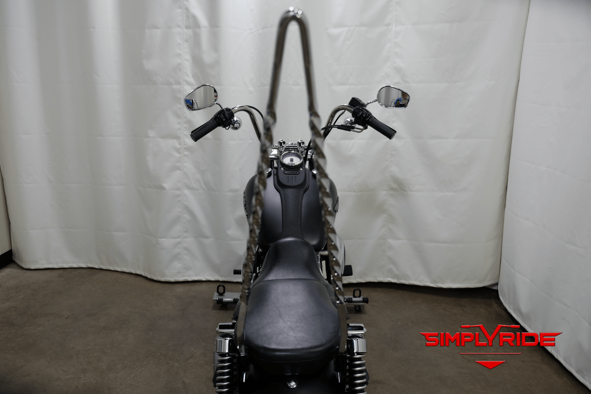 2009 Harley-Davidson Dyna® Street Bob® in Eden Prairie, Minnesota - Photo 16