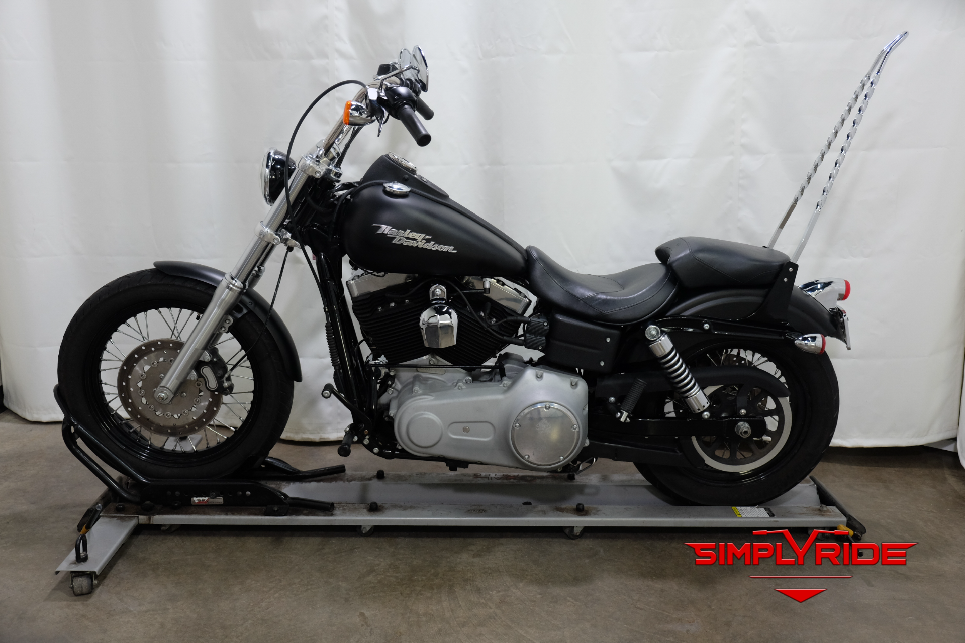 2009 Harley-Davidson Dyna® Street Bob® in Eden Prairie, Minnesota - Photo 5