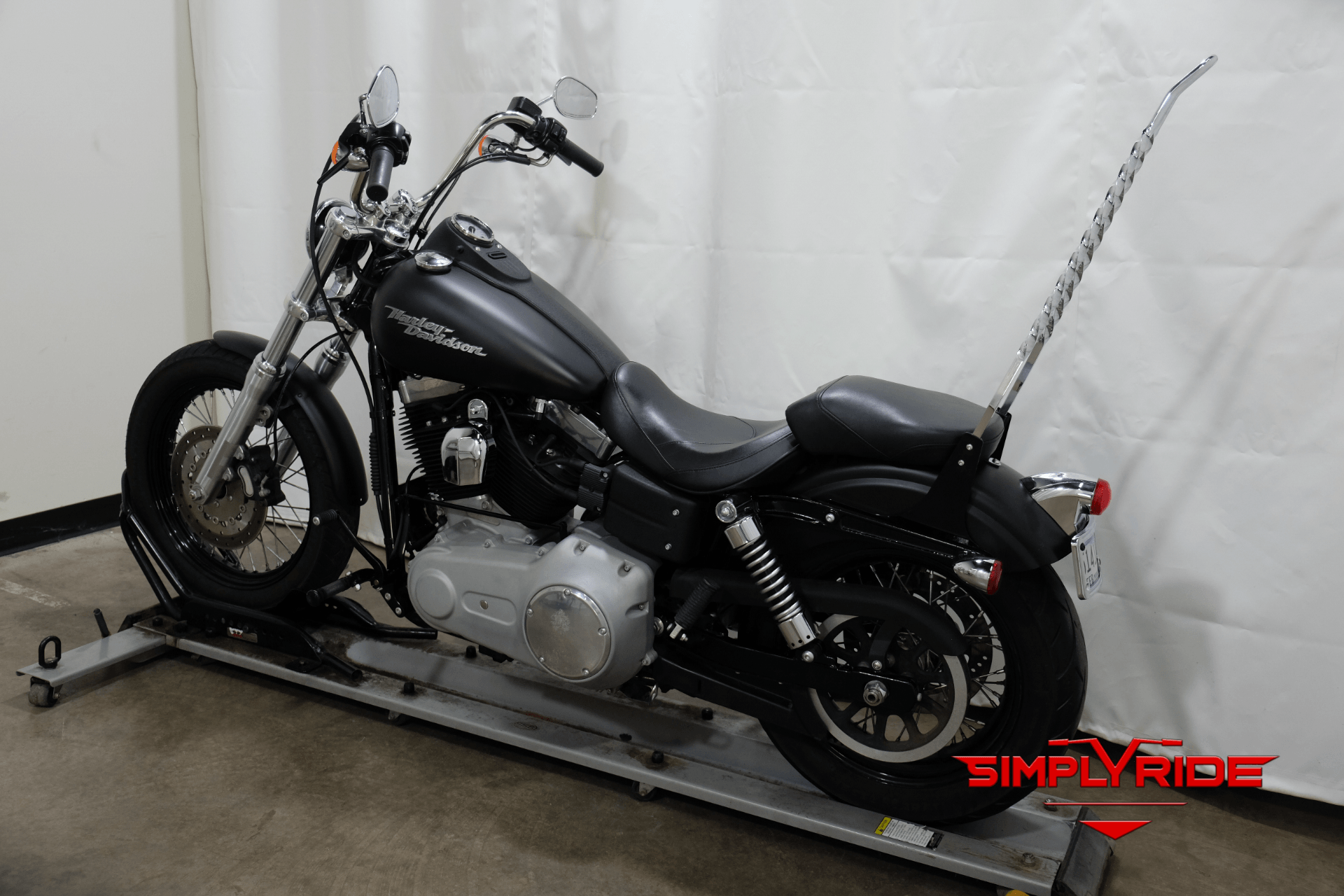 2009 Harley-Davidson Dyna® Street Bob® in Eden Prairie, Minnesota - Photo 6