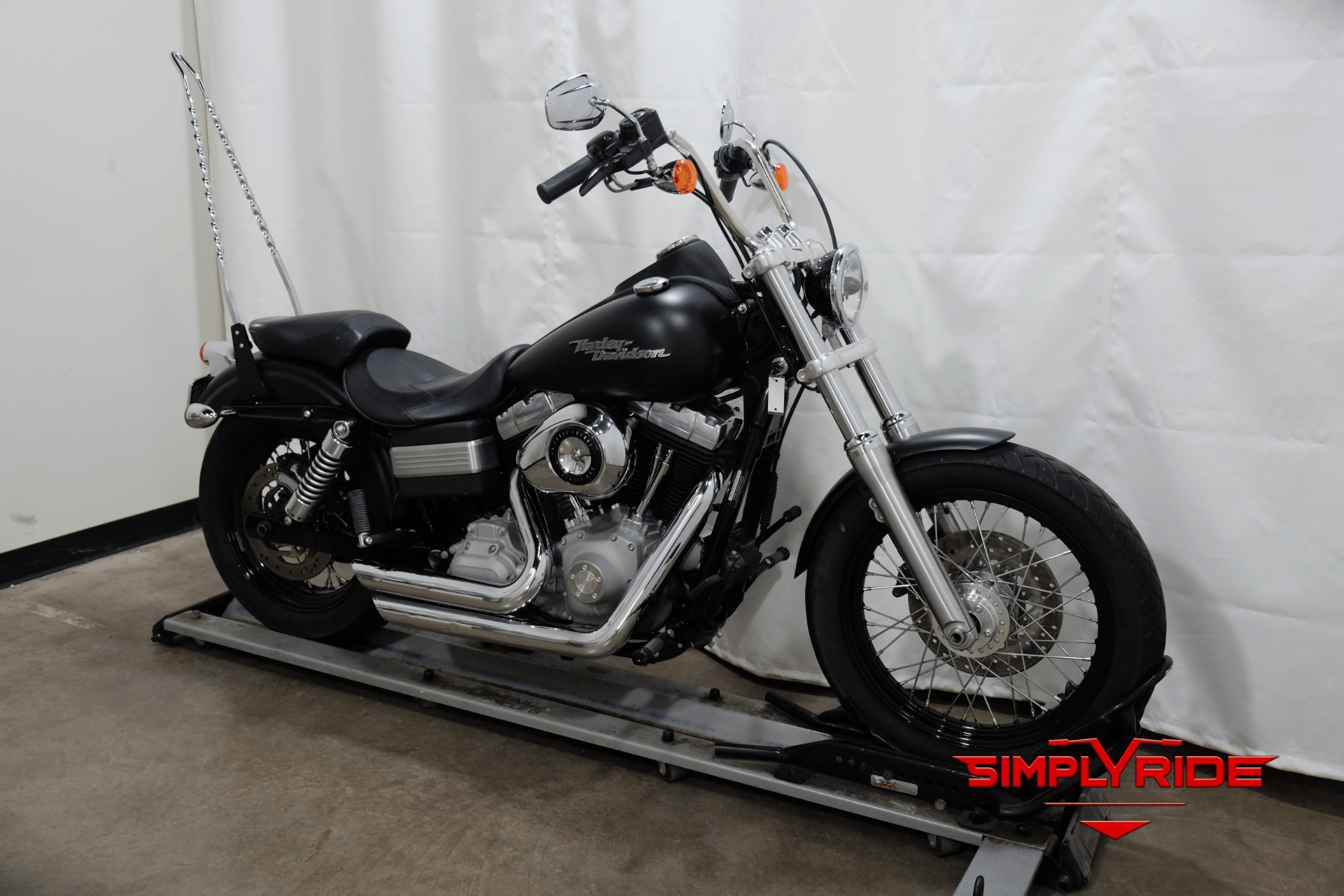 2009 Harley-Davidson Dyna® Street Bob® in Eden Prairie, Minnesota - Photo 2