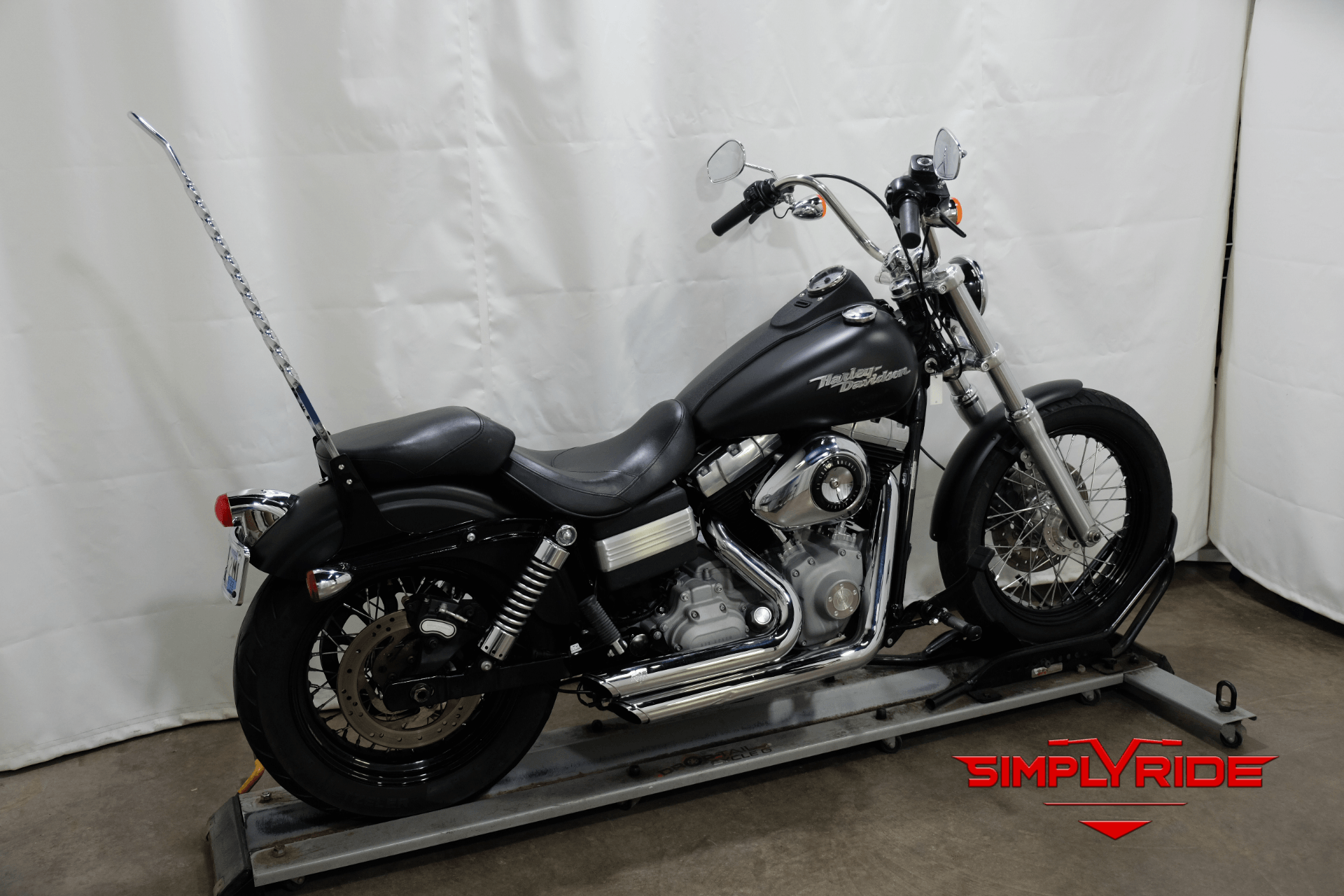 2009 Harley-Davidson Dyna® Street Bob® in Eden Prairie, Minnesota - Photo 8