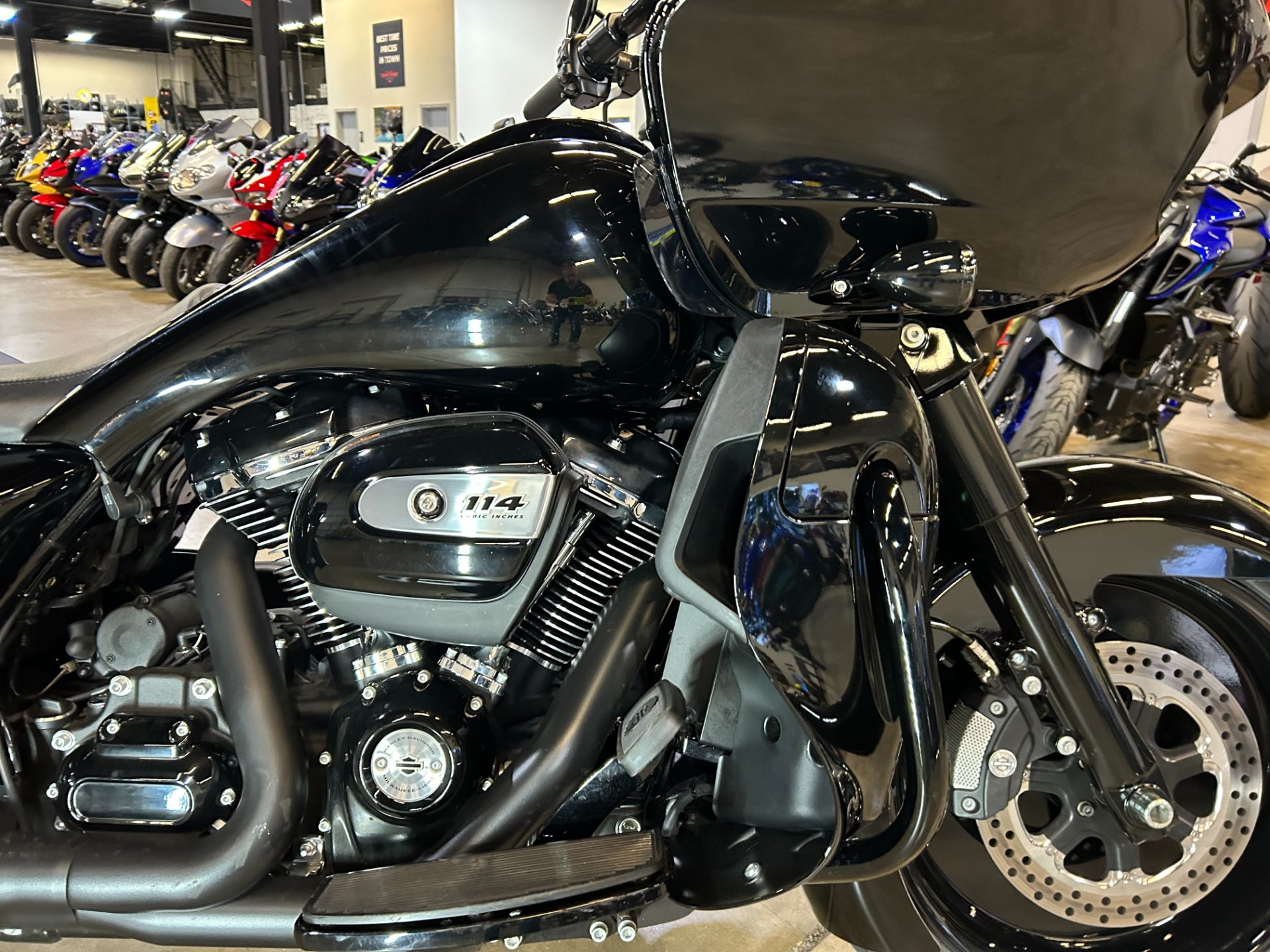 2021 Harley-Davidson Road Glide® Limited in Eden Prairie, Minnesota - Photo 2