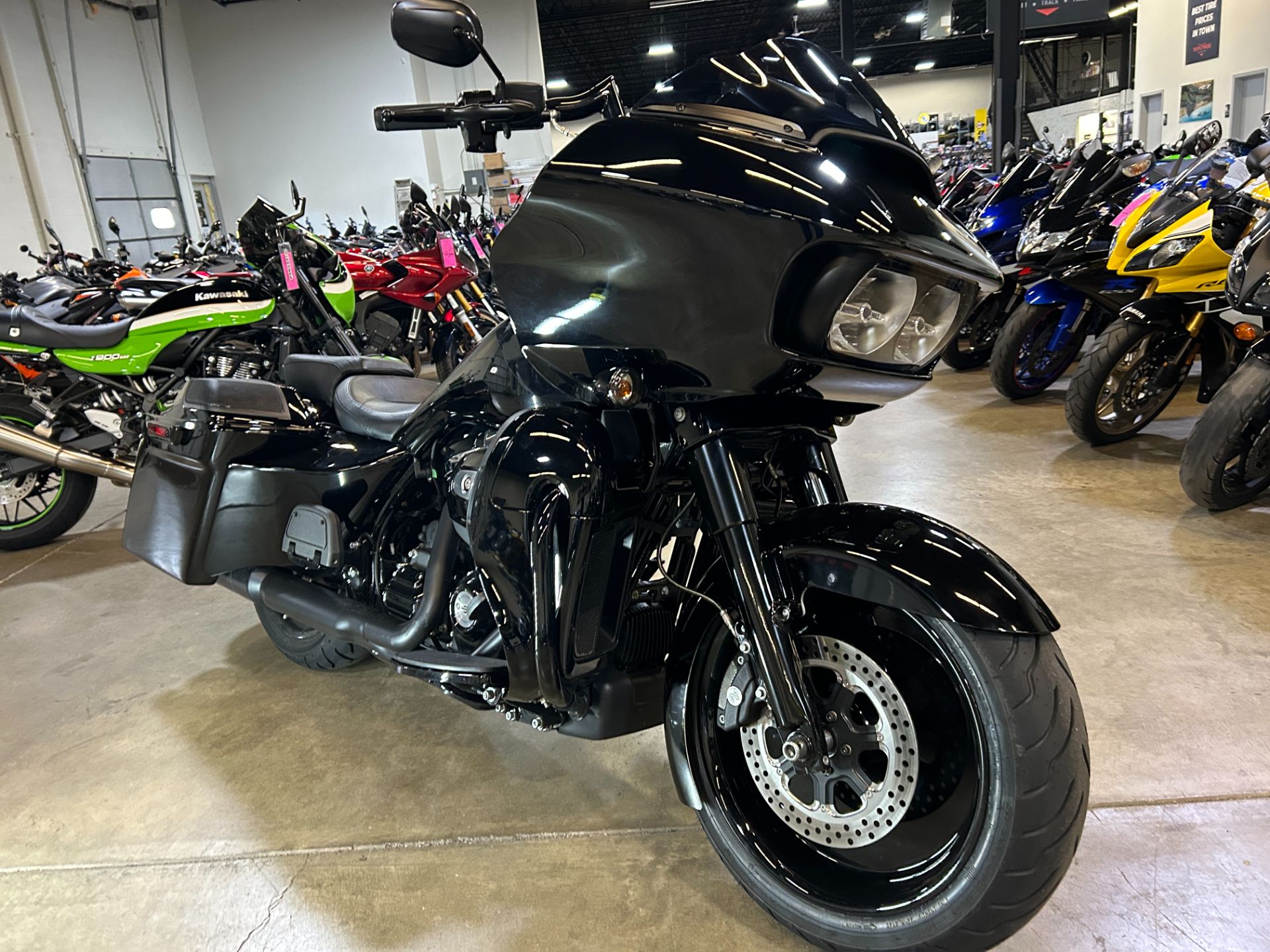 2021 Harley-Davidson Road Glide® Limited in Eden Prairie, Minnesota - Photo 3