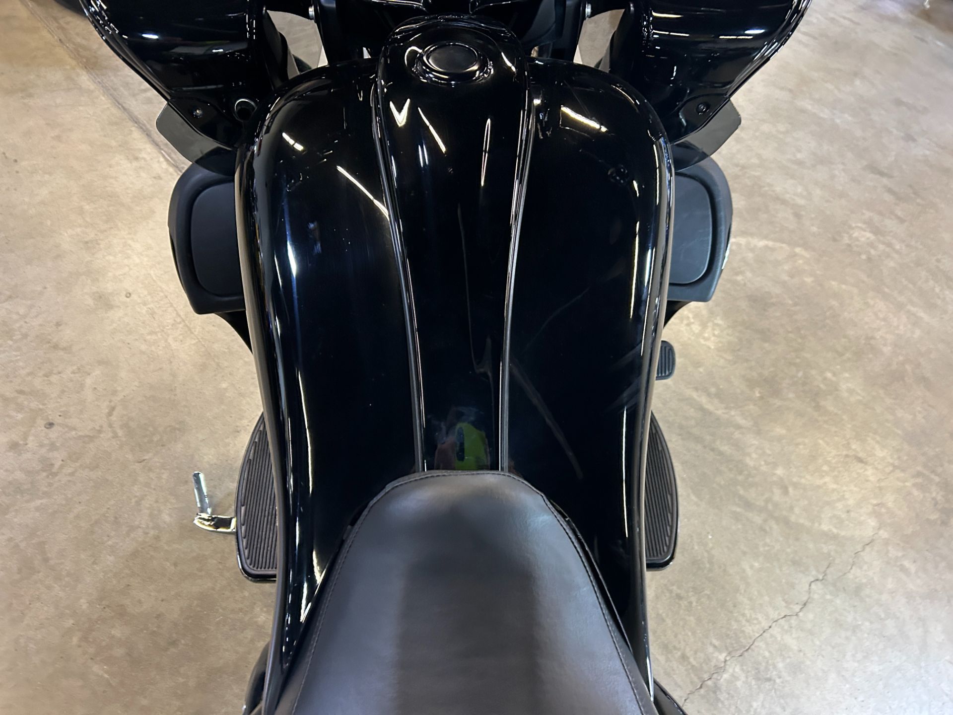 2021 Harley-Davidson Road Glide® Limited in Eden Prairie, Minnesota - Photo 17