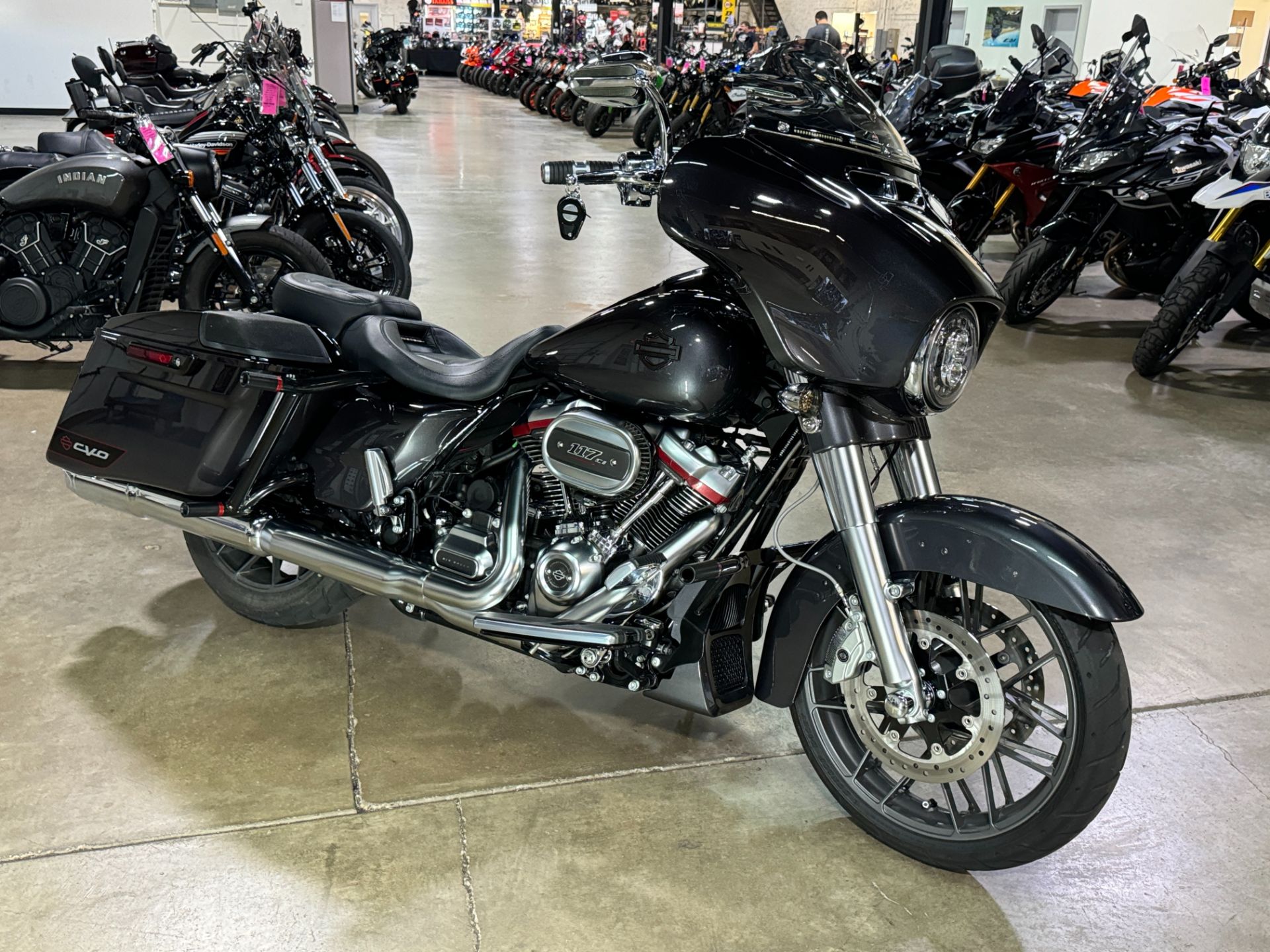 2020 Harley-Davidson CVO™ Street Glide® in Eden Prairie, Minnesota - Photo 2