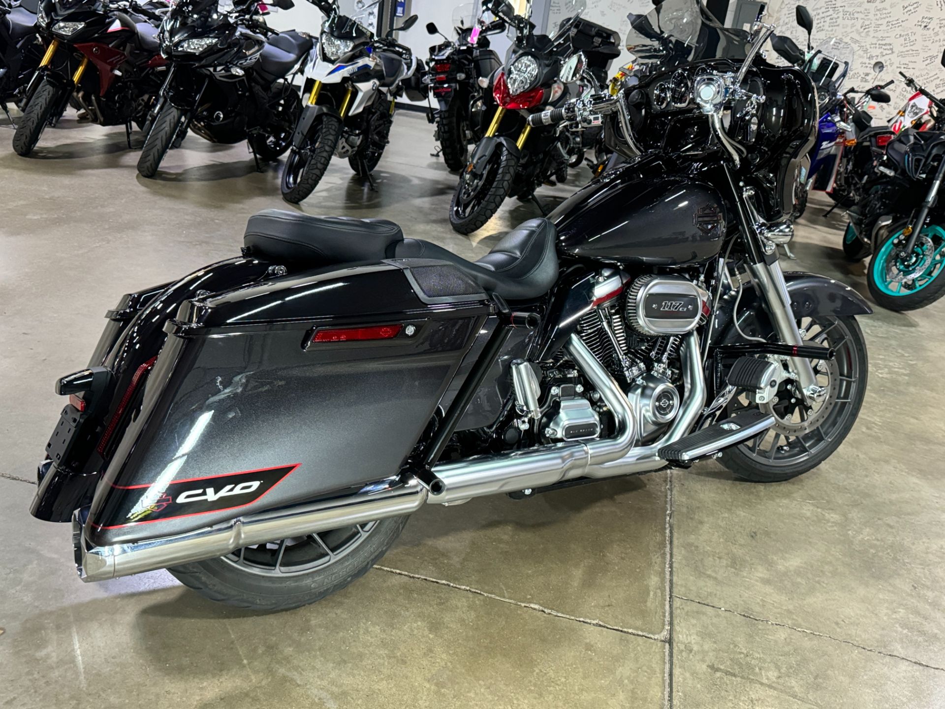 2020 Harley-Davidson CVO™ Street Glide® in Eden Prairie, Minnesota - Photo 3