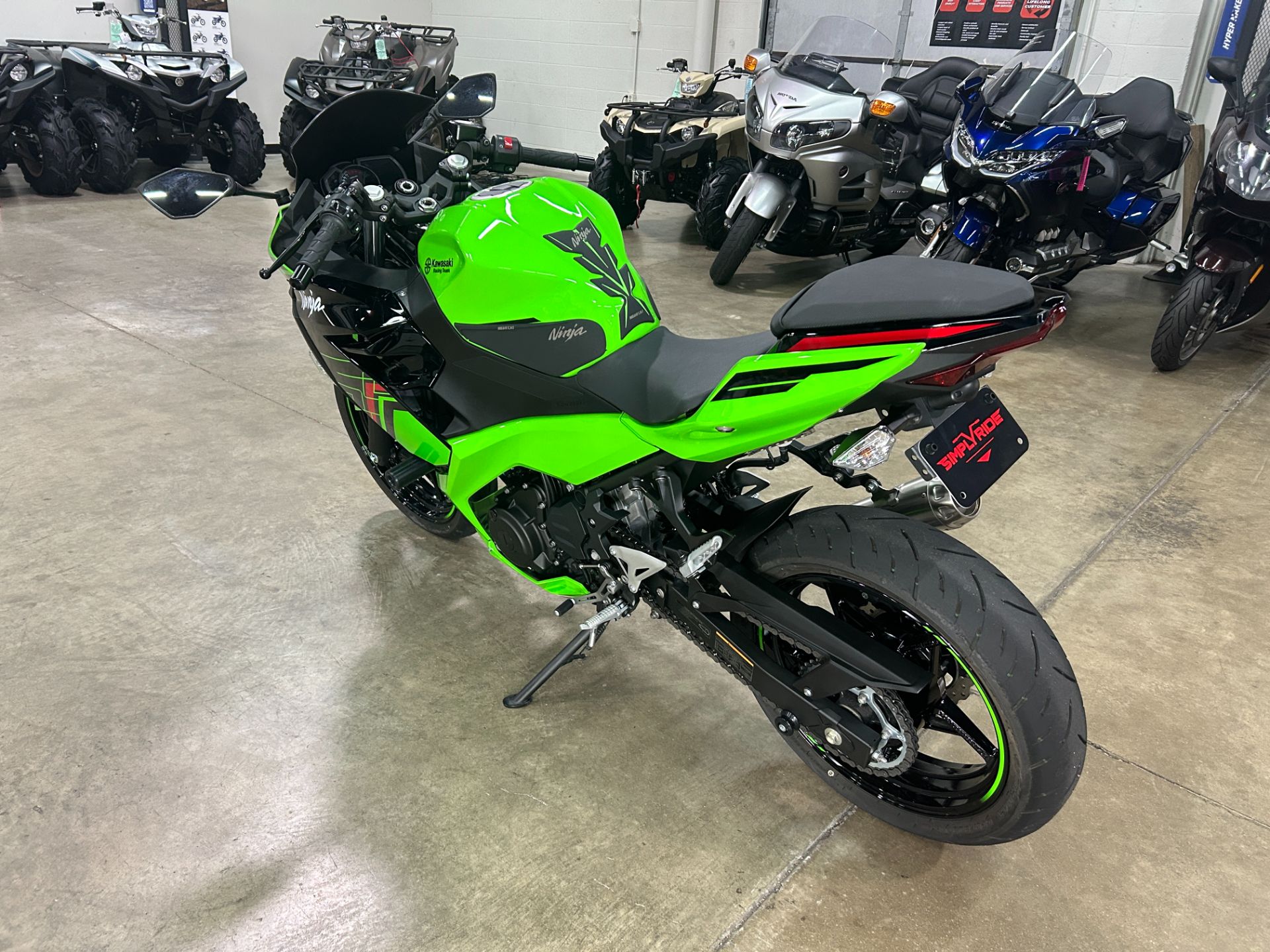 2023 Kawasaki Ninja 400 ABS KRT Edition in Eden Prairie, Minnesota - Photo 9