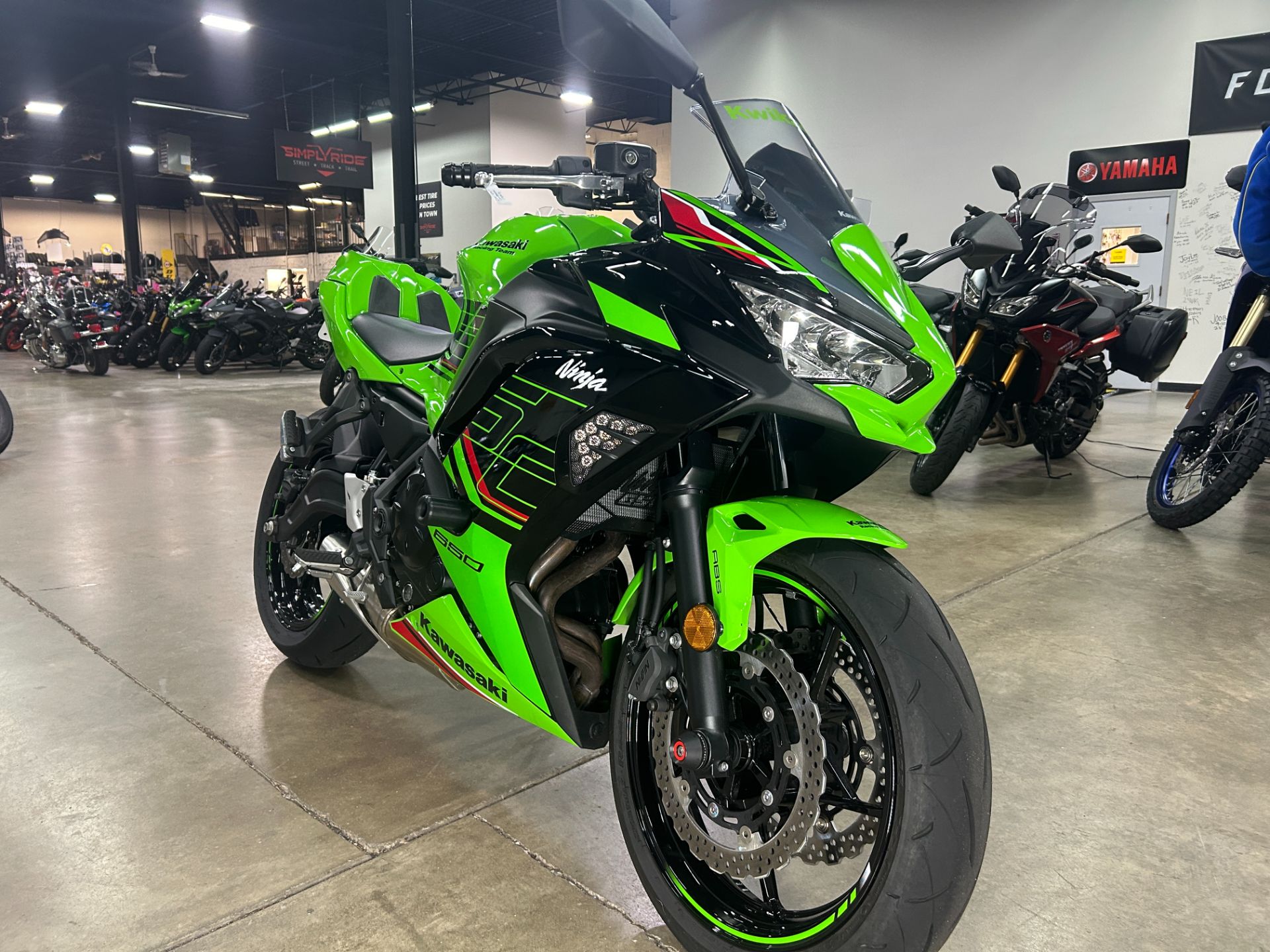 2024 Kawasaki Ninja 650 KRT Edition ABS in Eden Prairie, Minnesota - Photo 2