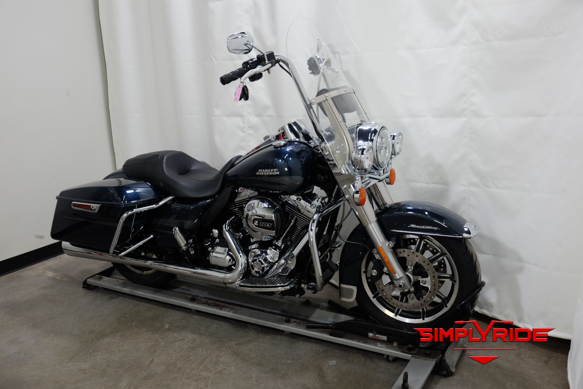 2016 Harley-Davidson Road King® in Eden Prairie, Minnesota - Photo 2