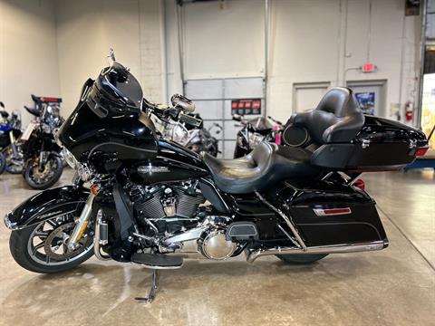 2017 Harley-Davidson Electra Glide® Ultra Classic® in Eden Prairie, Minnesota - Photo 5