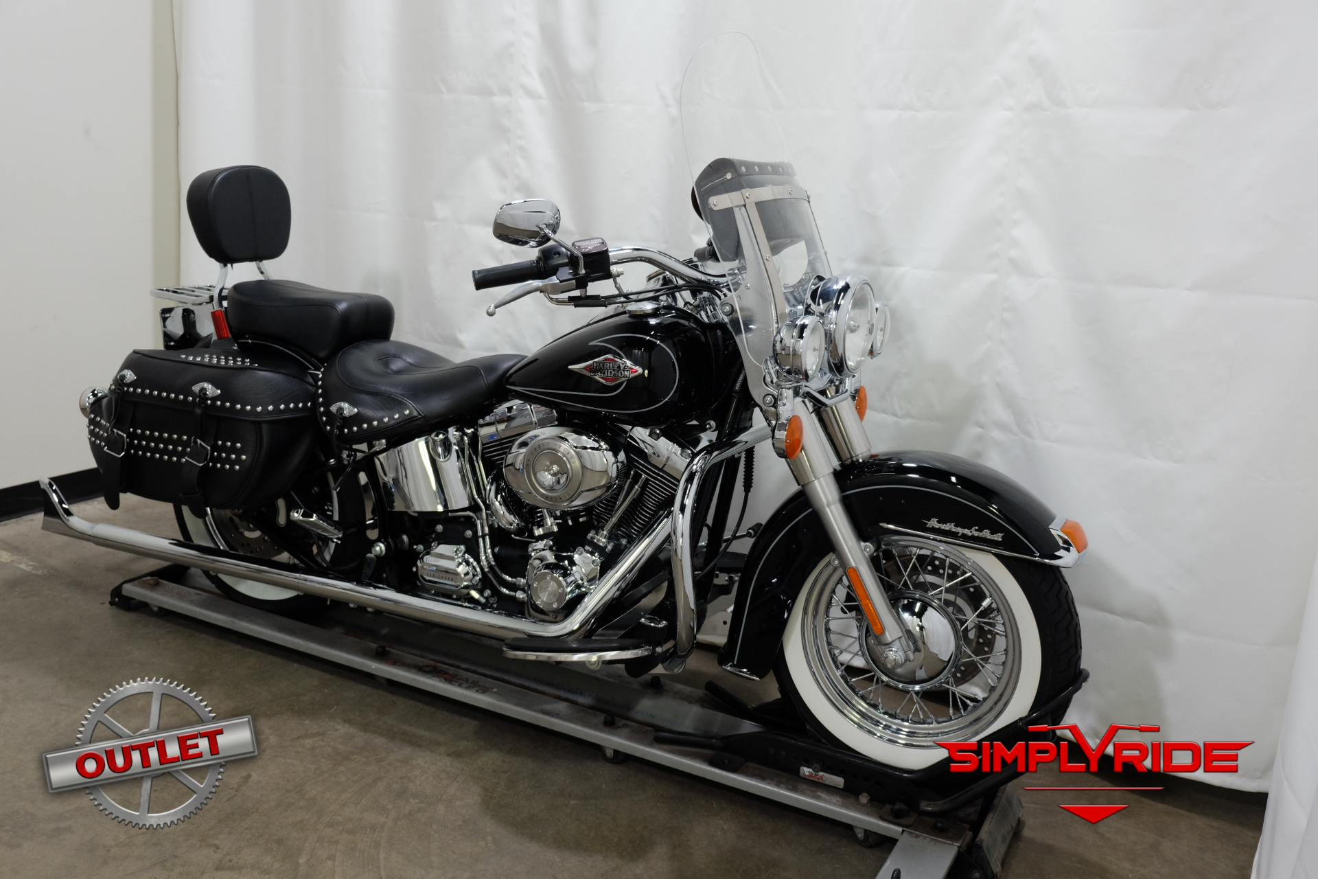 2010 Harley-Davidson Heritage Softail® Classic in Eden Prairie, Minnesota - Photo 2