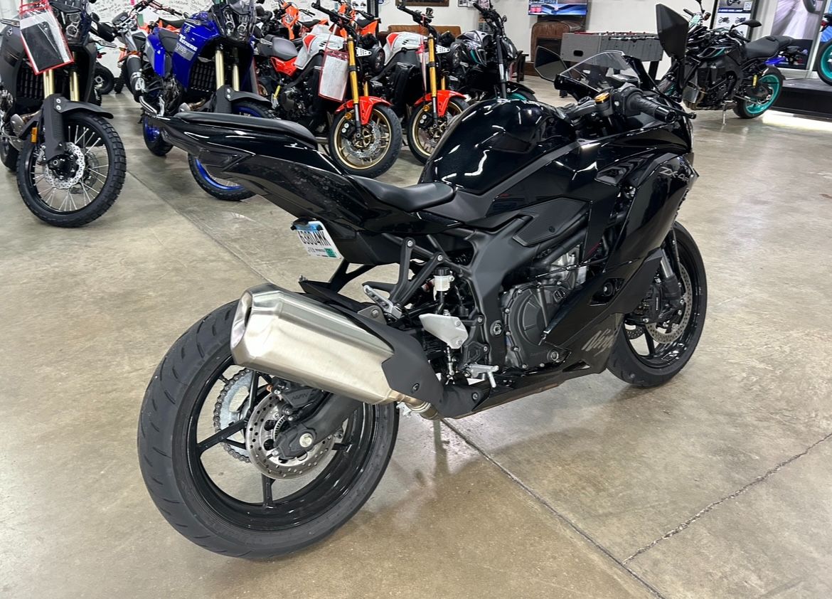 2024 Kawasaki Ninja ZX-4R ABS in Eden Prairie, Minnesota - Photo 6