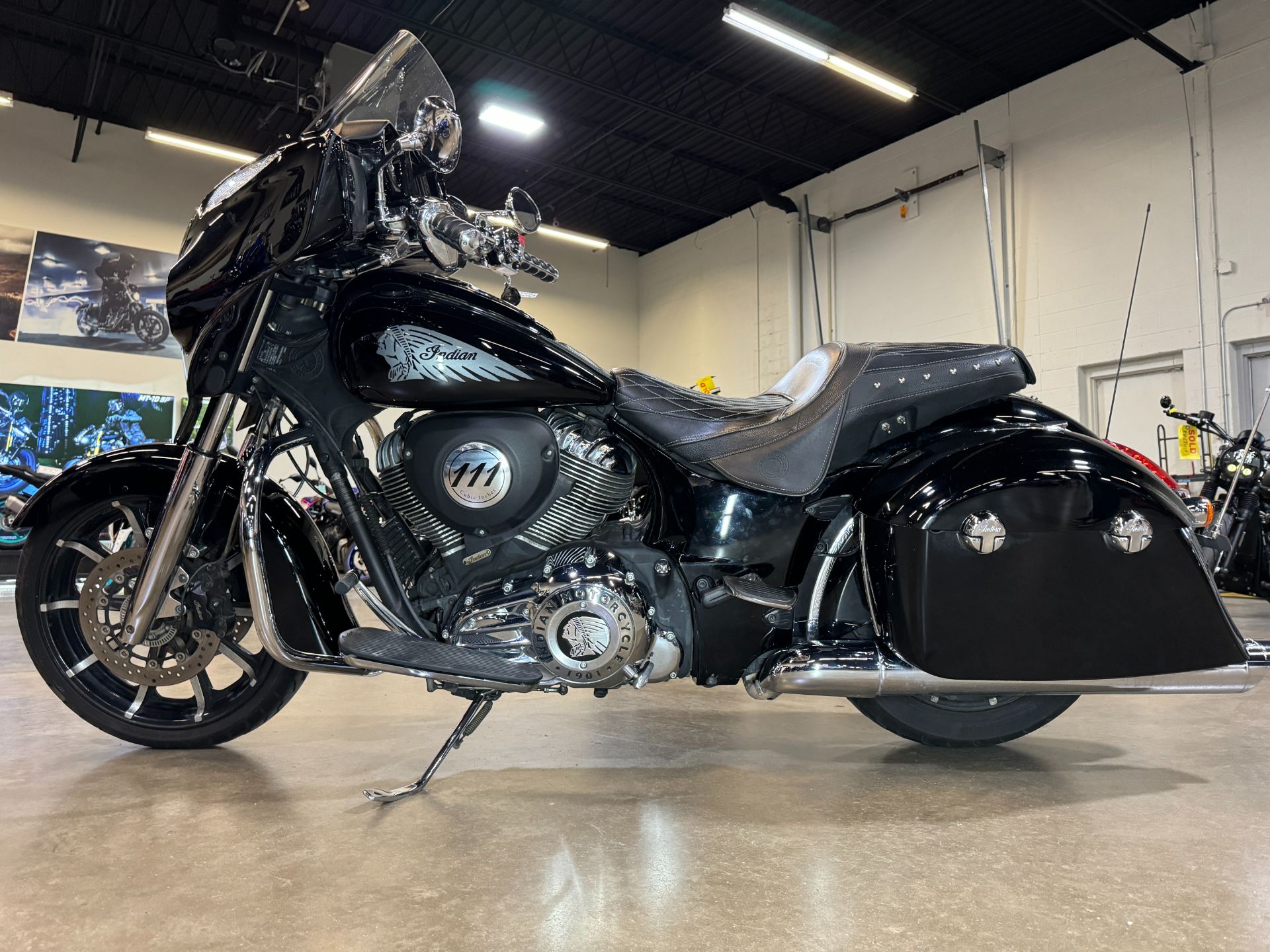 2017 Indian Motorcycle Chieftain® Limited in Eden Prairie, Minnesota - Photo 5