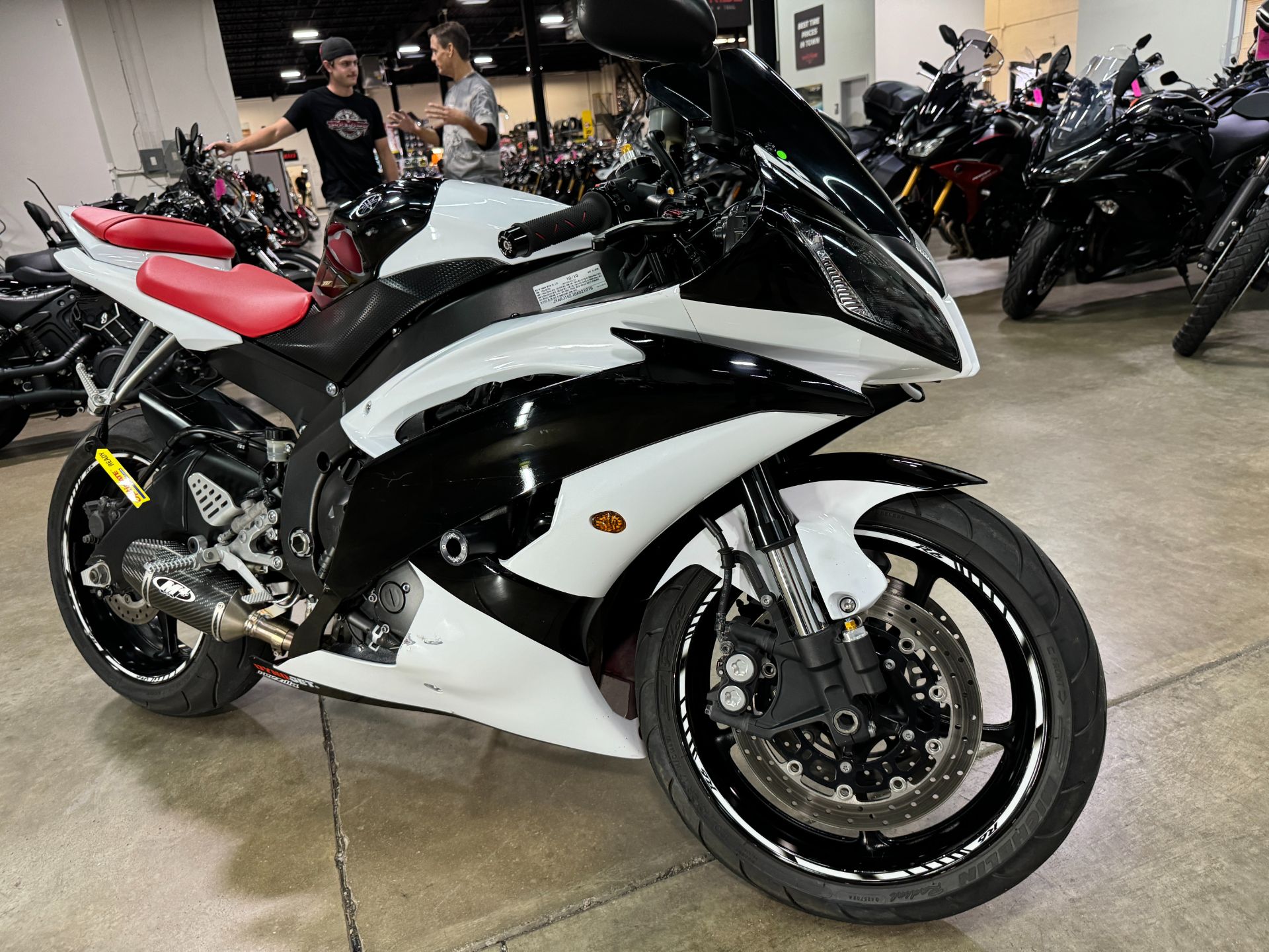 2011 Yamaha YZF-R6 in Eden Prairie, Minnesota - Photo 2