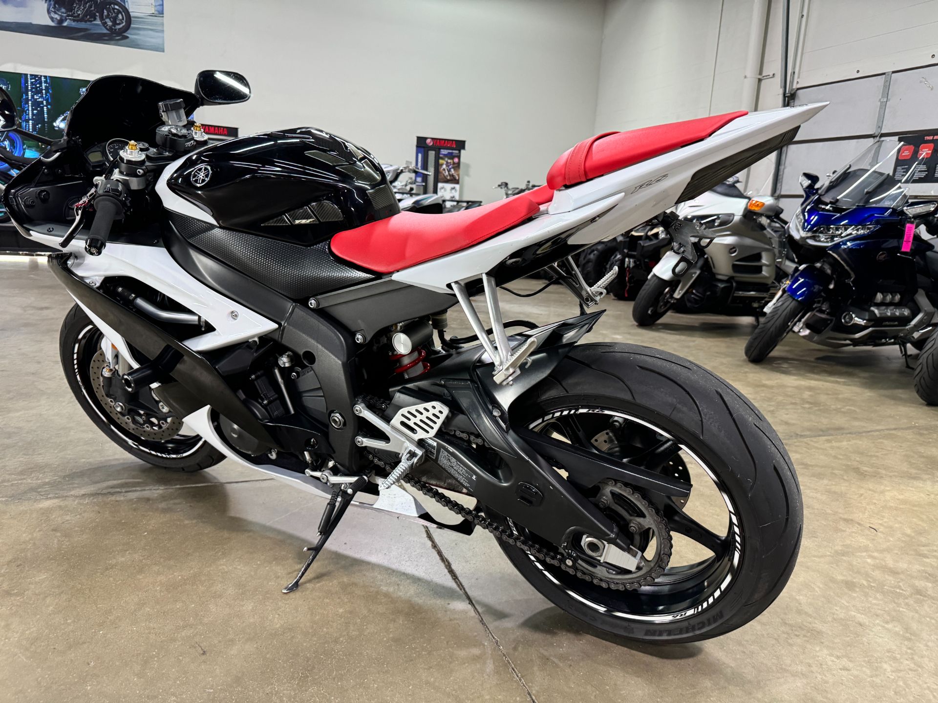 2011 Yamaha YZF-R6 in Eden Prairie, Minnesota - Photo 12