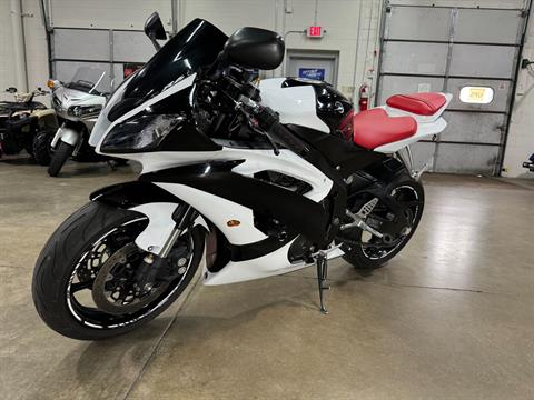 2011 Yamaha YZF-R6 in Eden Prairie, Minnesota - Photo 9