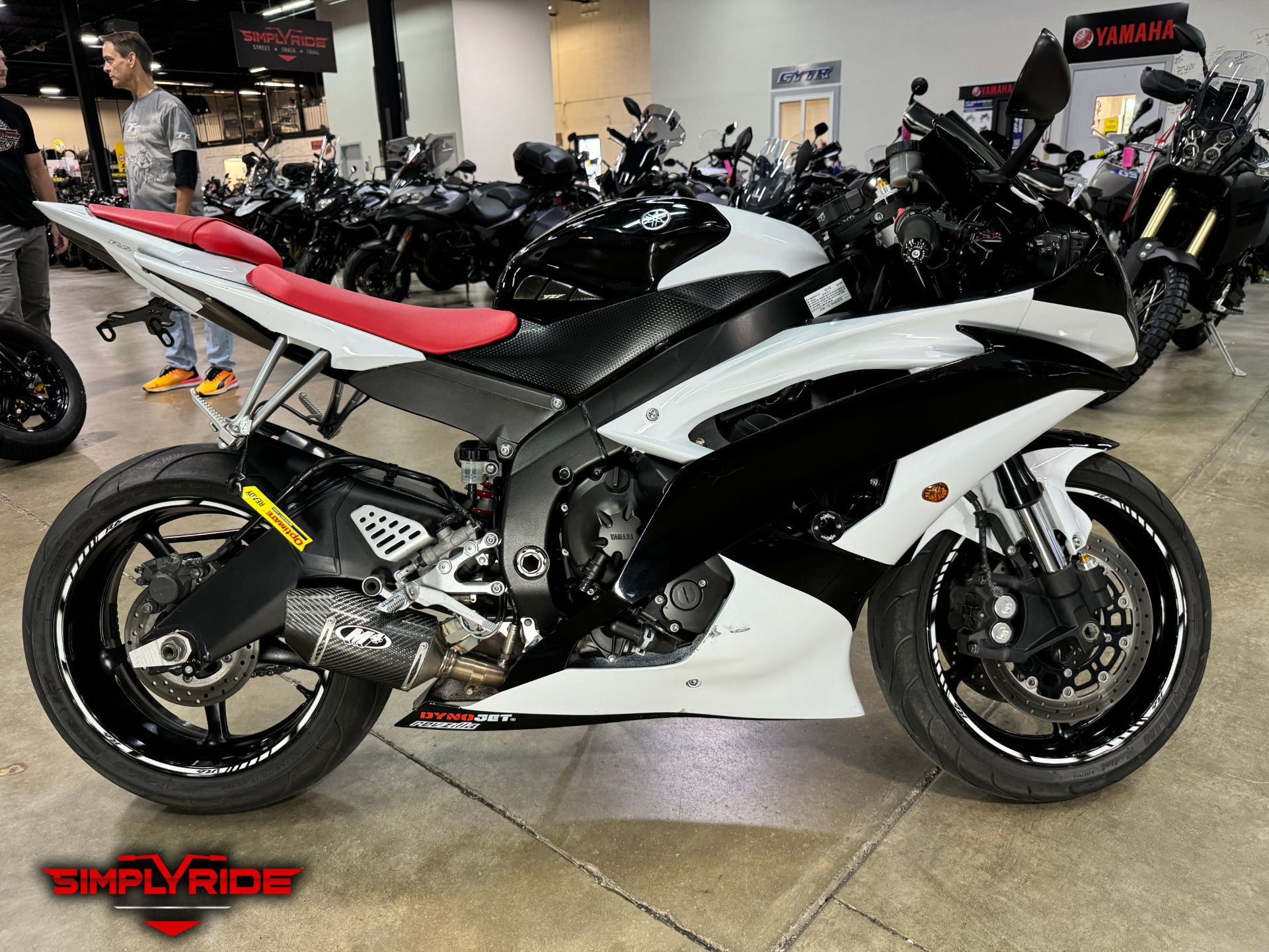 2011 Yamaha YZF-R6 in Eden Prairie, Minnesota - Photo 1