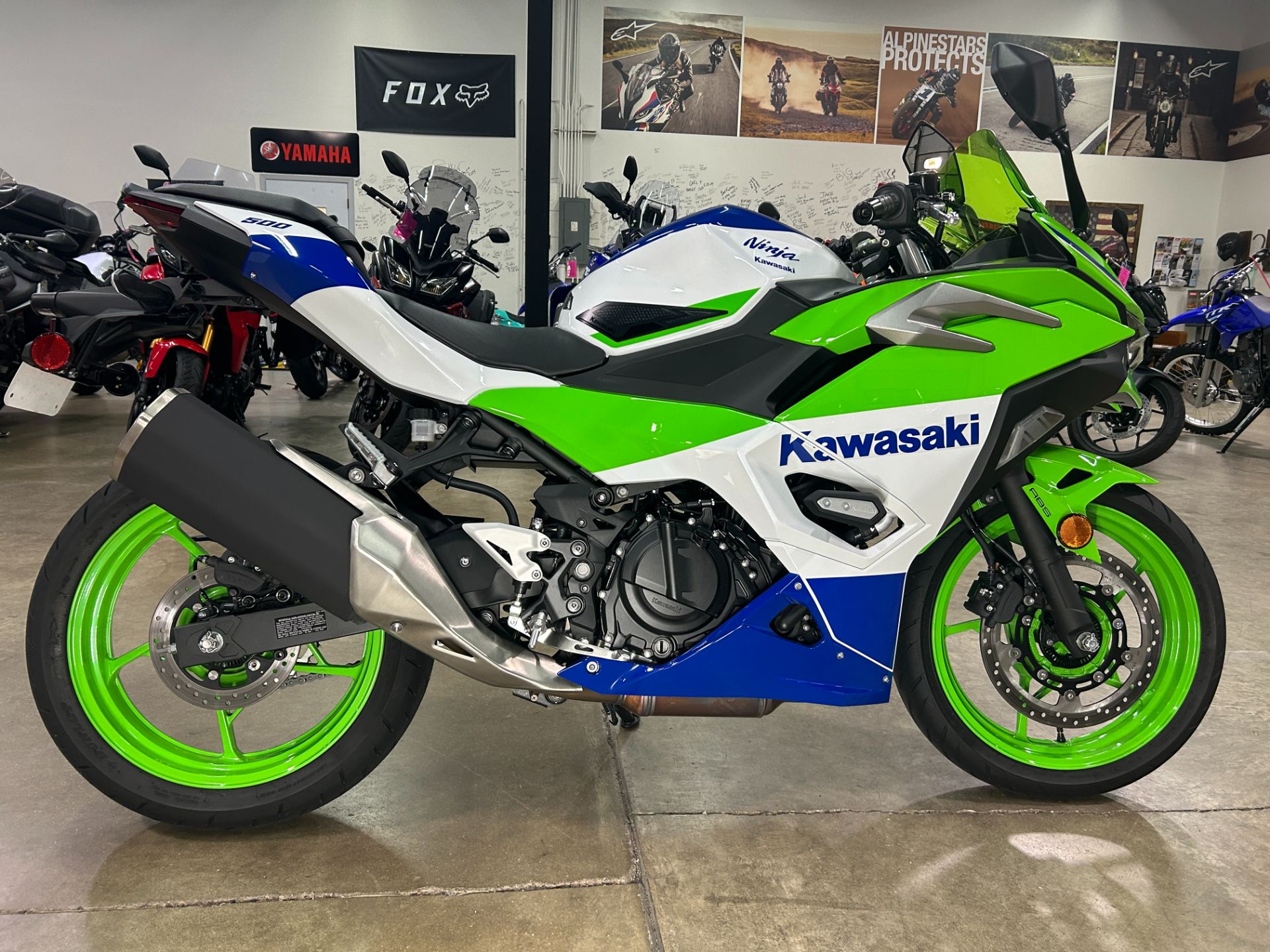 2024 Kawasaki Ninja 500 SE 40th Anniversary Edition ABS in Eden Prairie, Minnesota - Photo 2