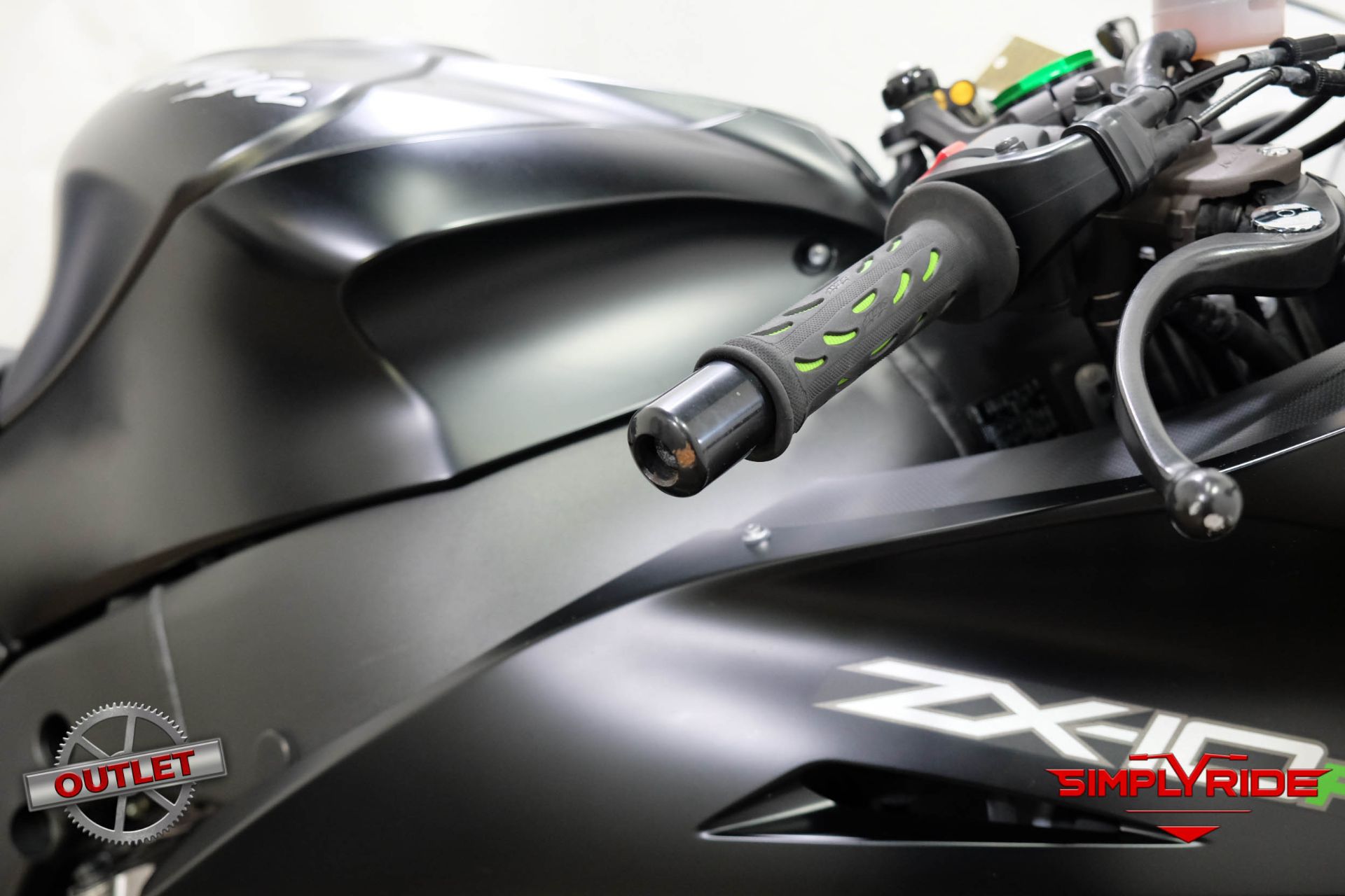 2015 Kawasaki Ninja® ZX™-10R in Eden Prairie, Minnesota - Photo 11