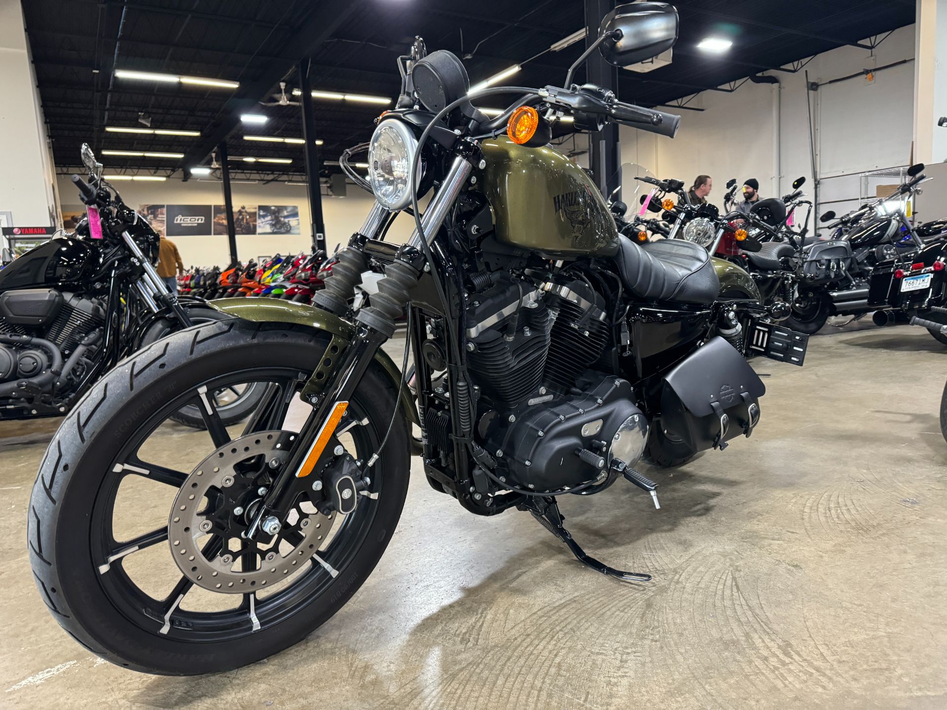 2016 Harley-Davidson Iron 883 in Eden Prairie, Minnesota - Photo 7
