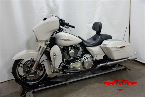 2014 Harley-Davidson Street Glide® Special in Eden Prairie, Minnesota - Photo 4