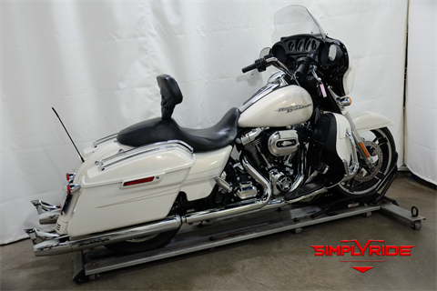 2014 Harley-Davidson Street Glide® Special in Eden Prairie, Minnesota - Photo 8